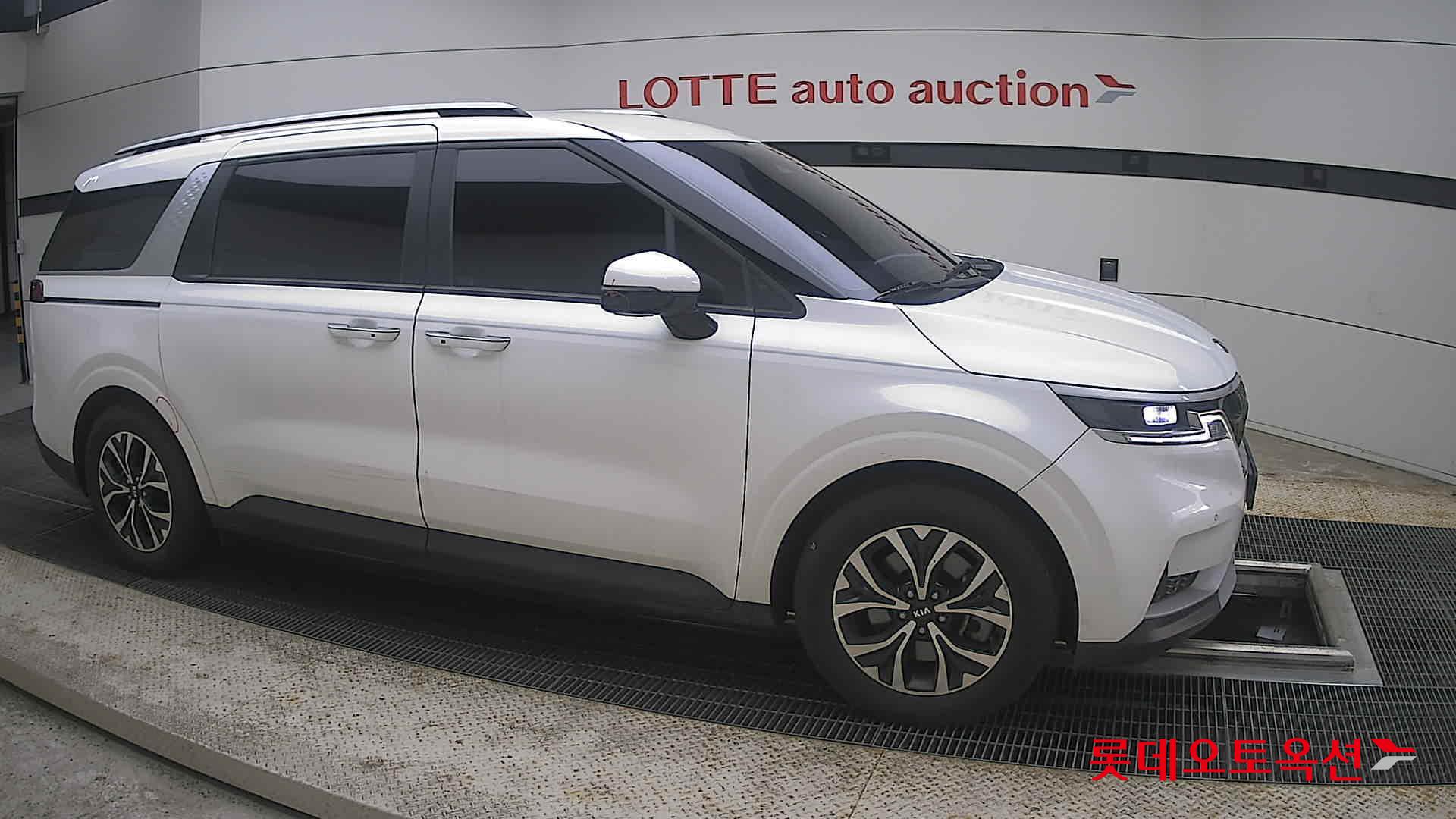2021 - kia carnival