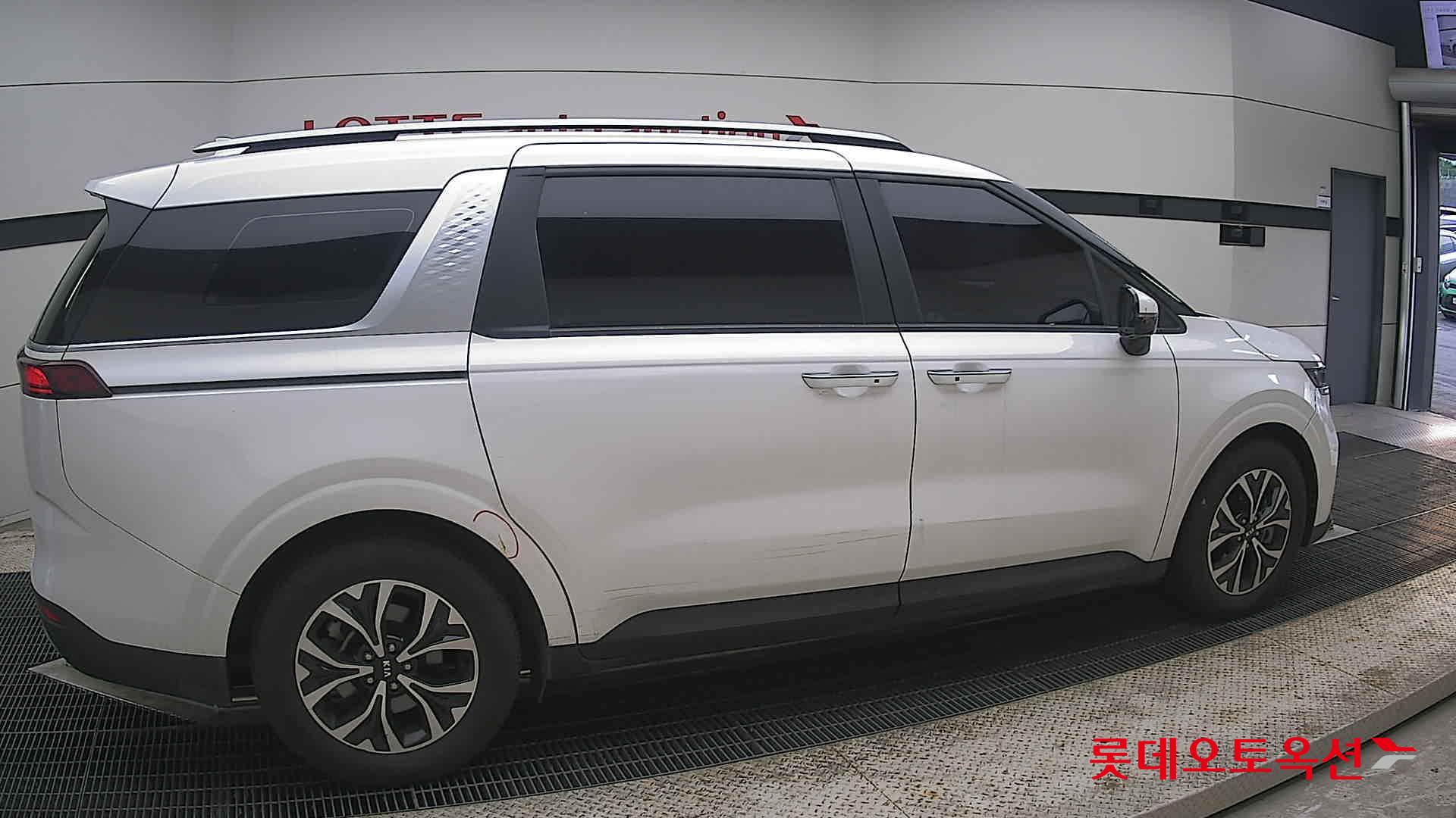 2021 - kia carnival
