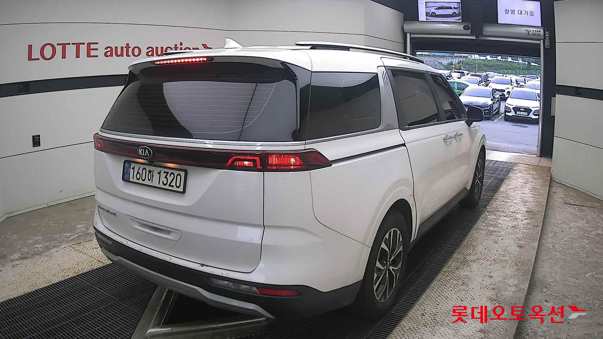 2021 - kia carnival