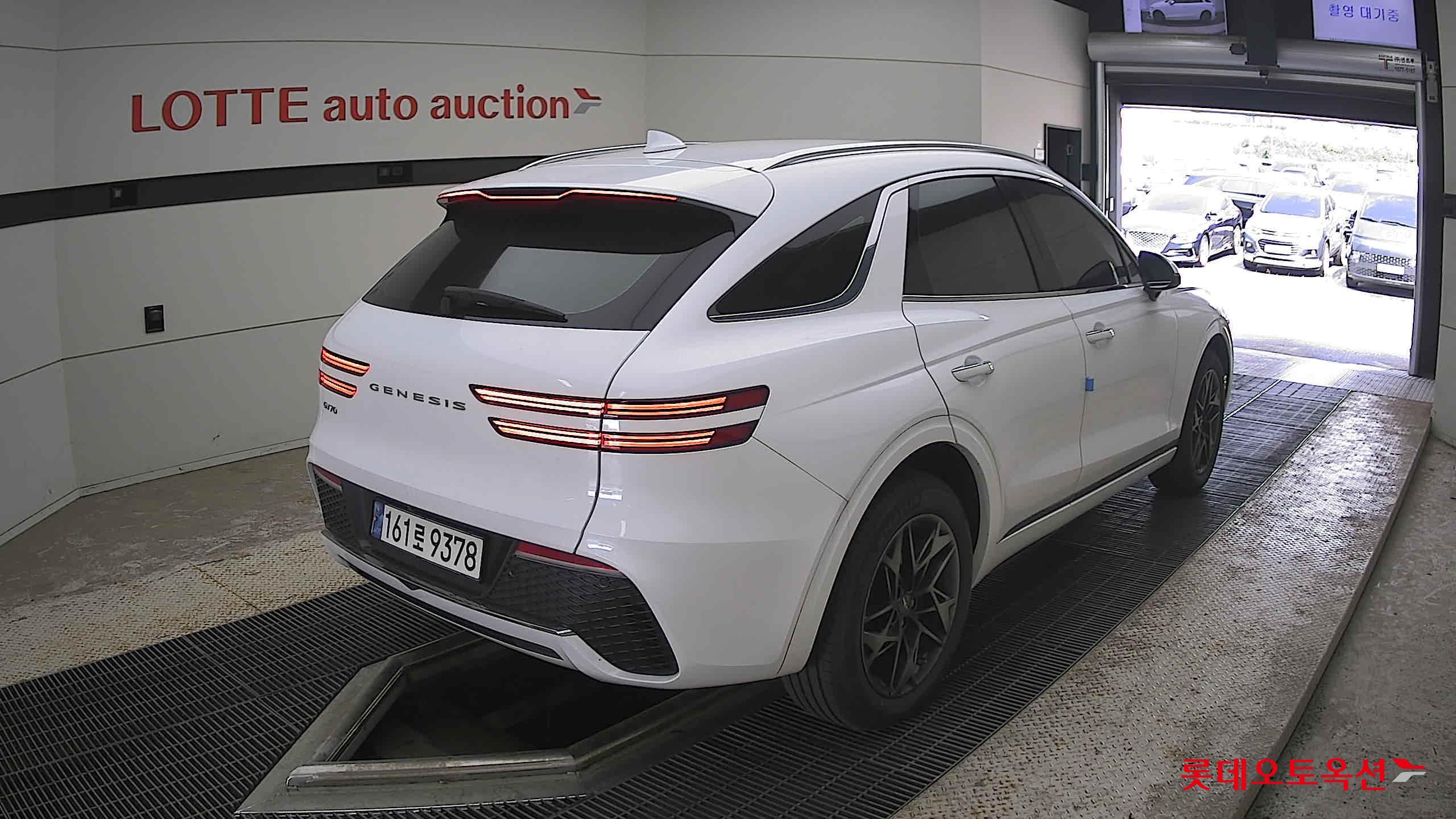 2021 - genesis gv70