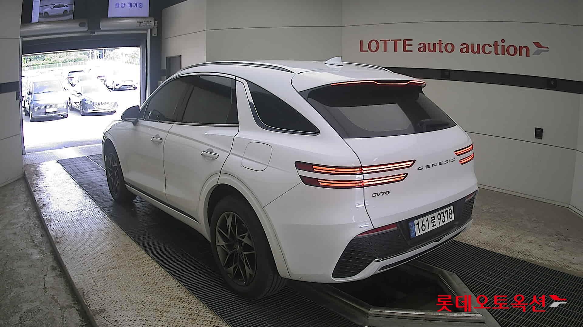 2021 - genesis gv70