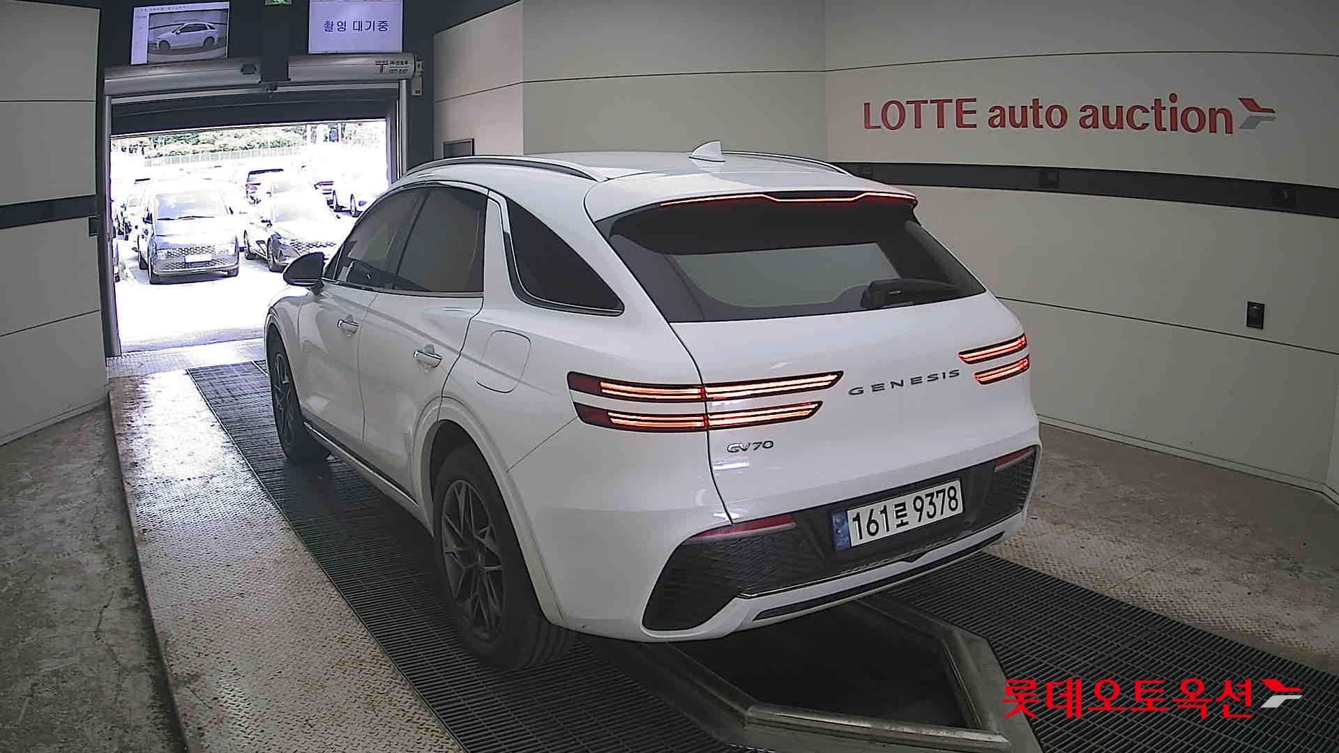 2021 - genesis gv70