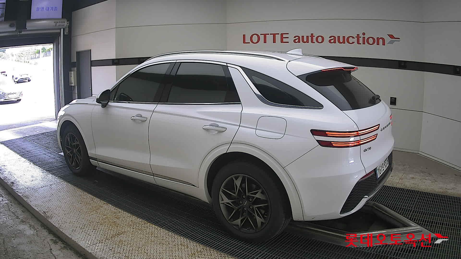 2021 - genesis gv70