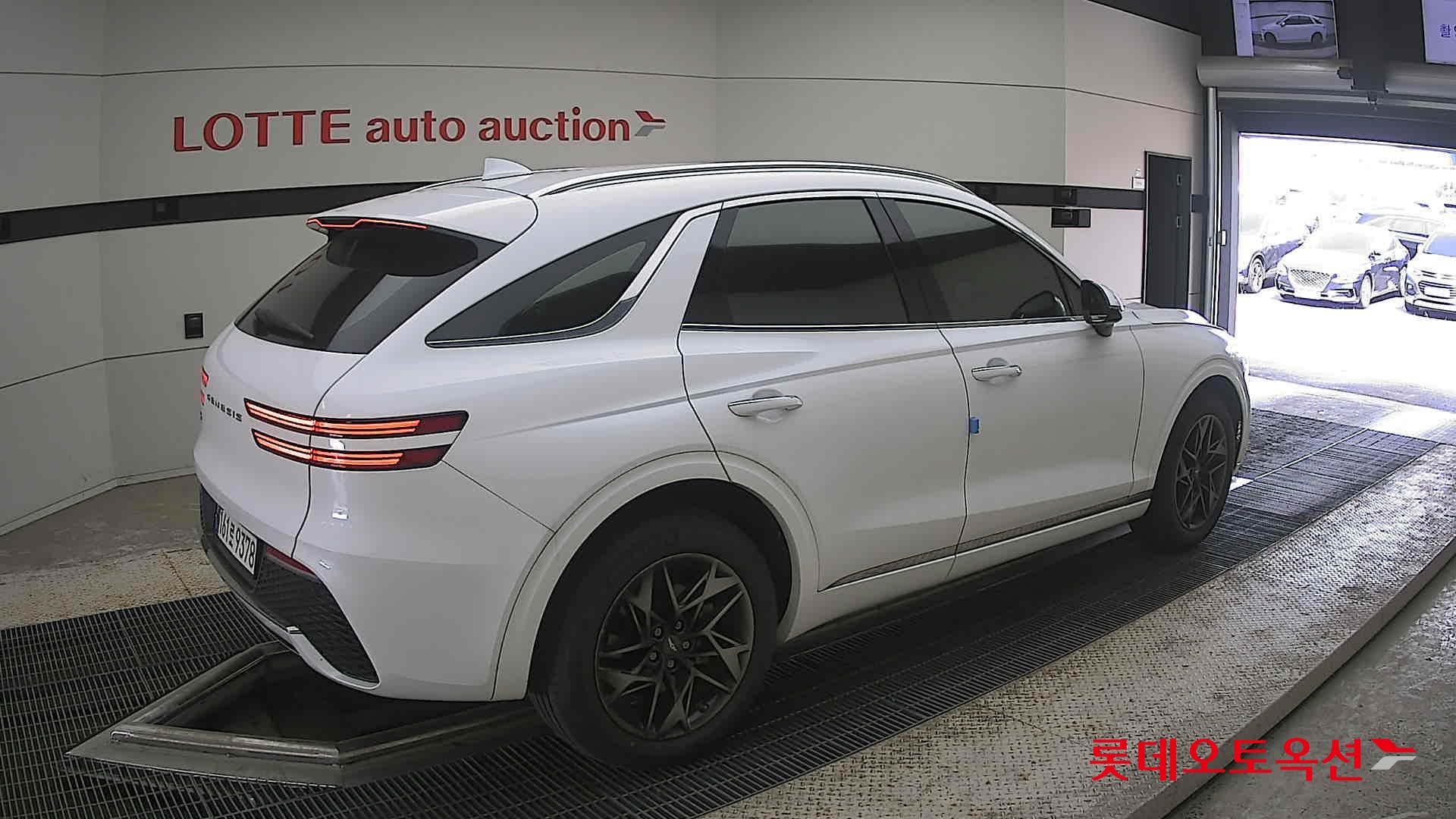 2021 - genesis gv70
