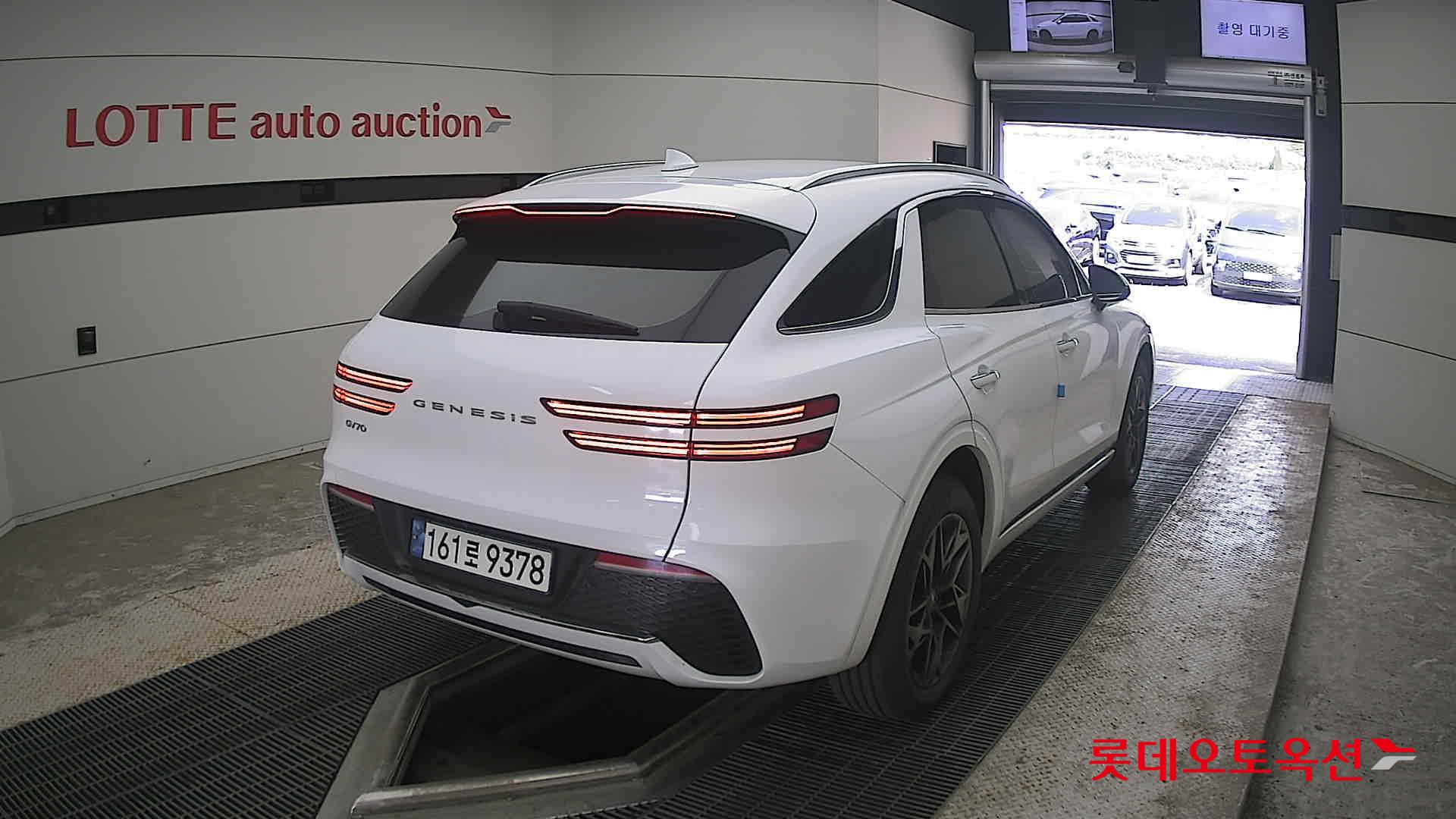 2021 - genesis gv70