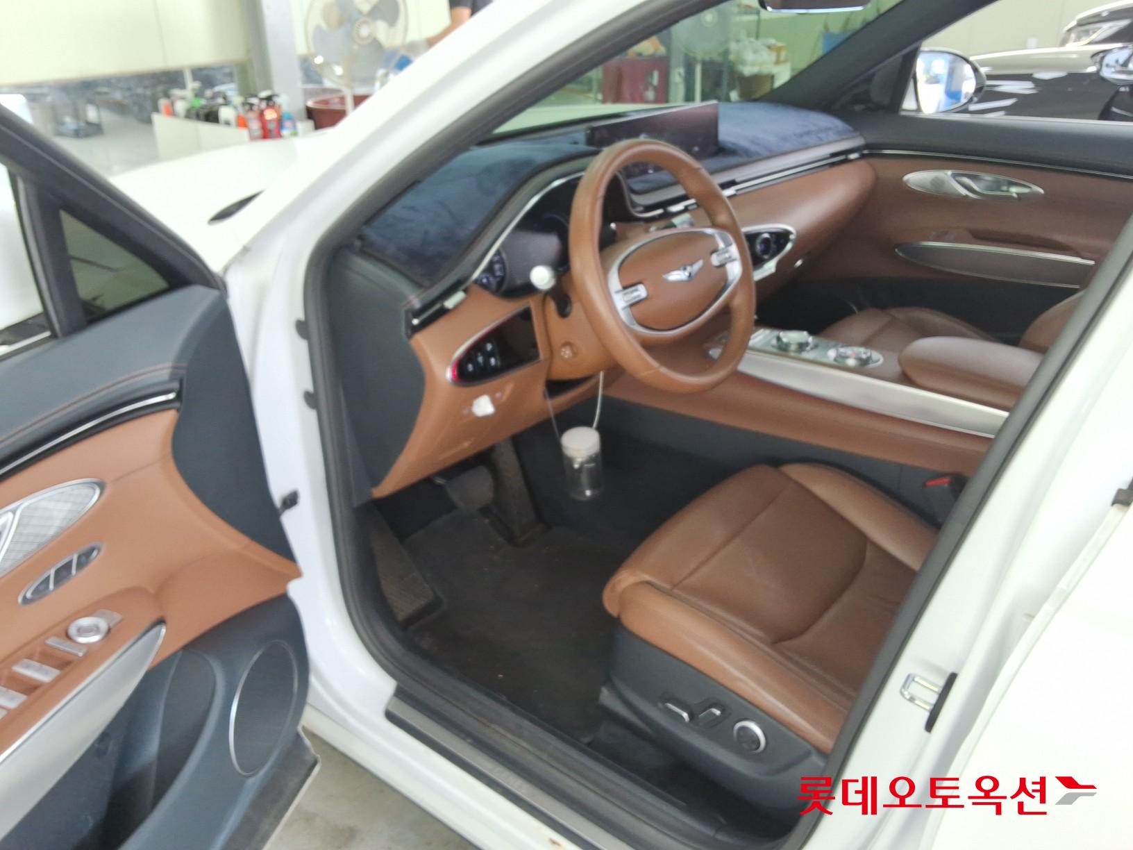 2021 - genesis gv70