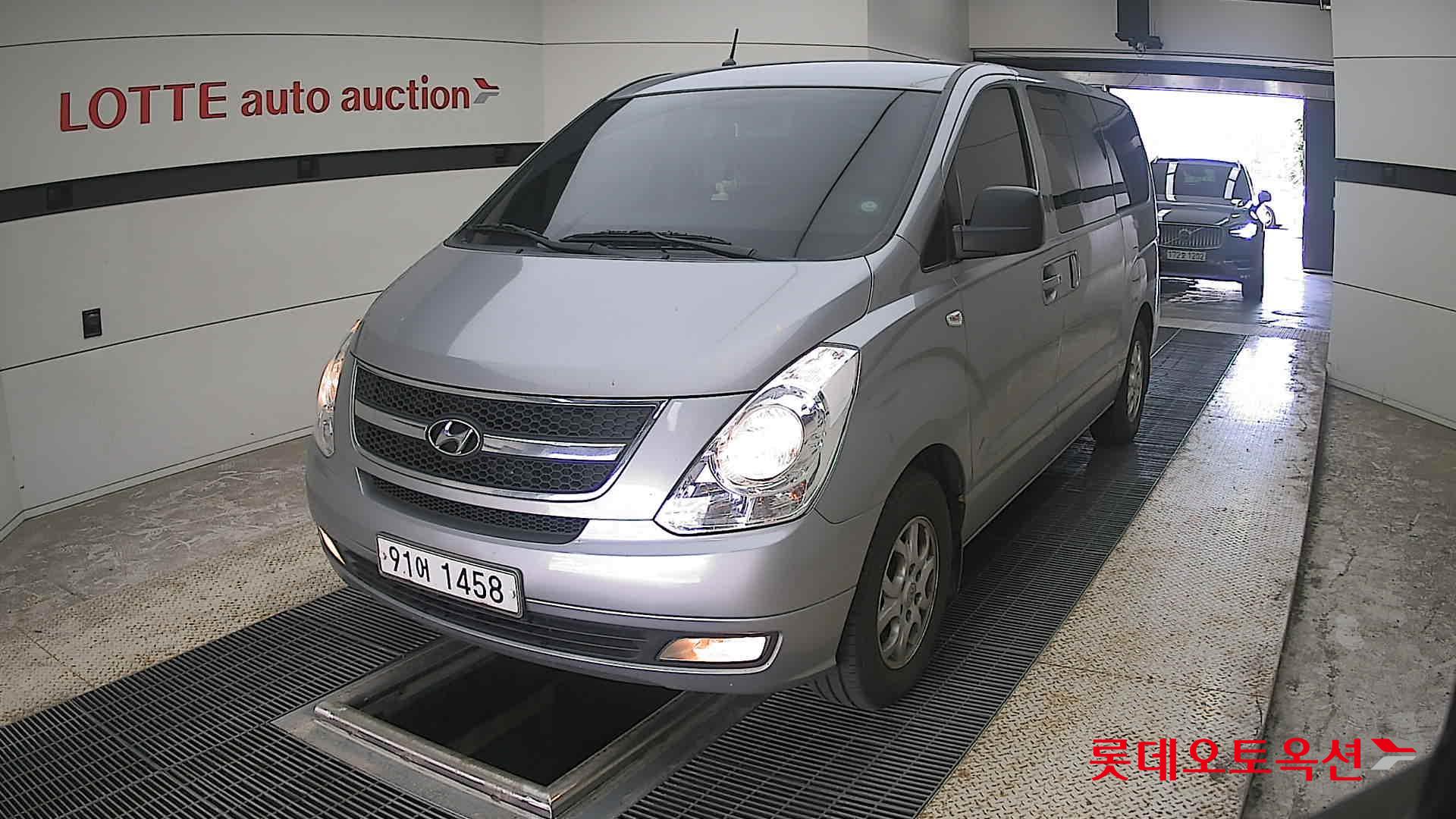 2011 - hyundai grand starex
