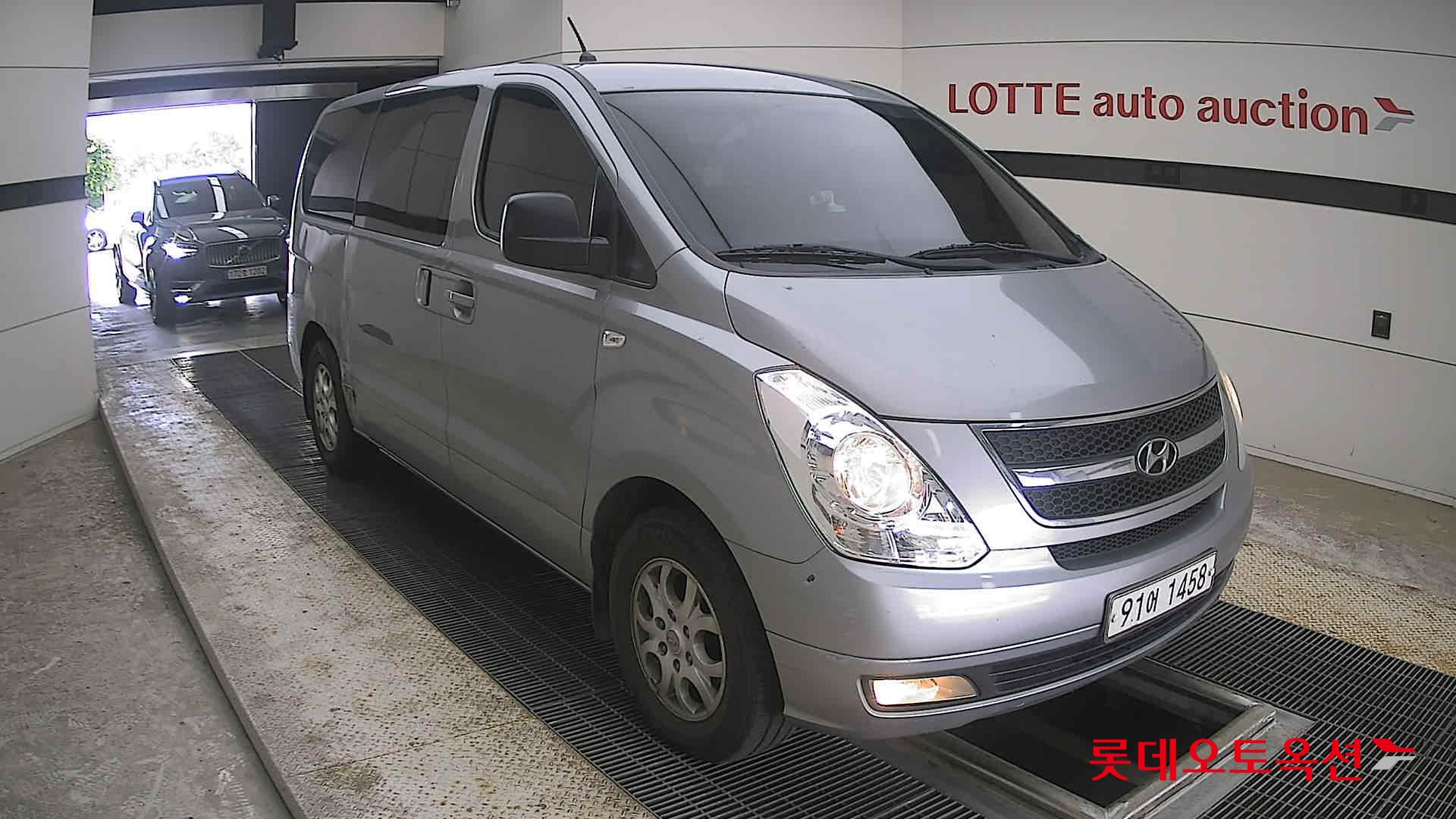 2011 - hyundai grand starex