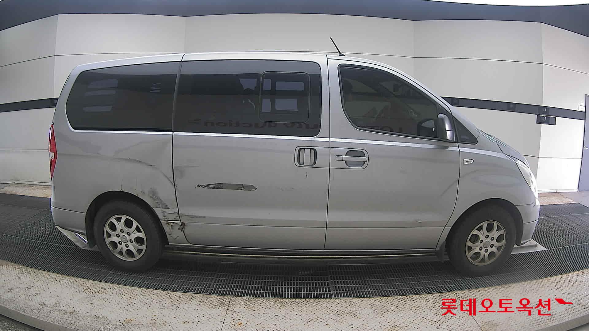 2011 - hyundai grand starex