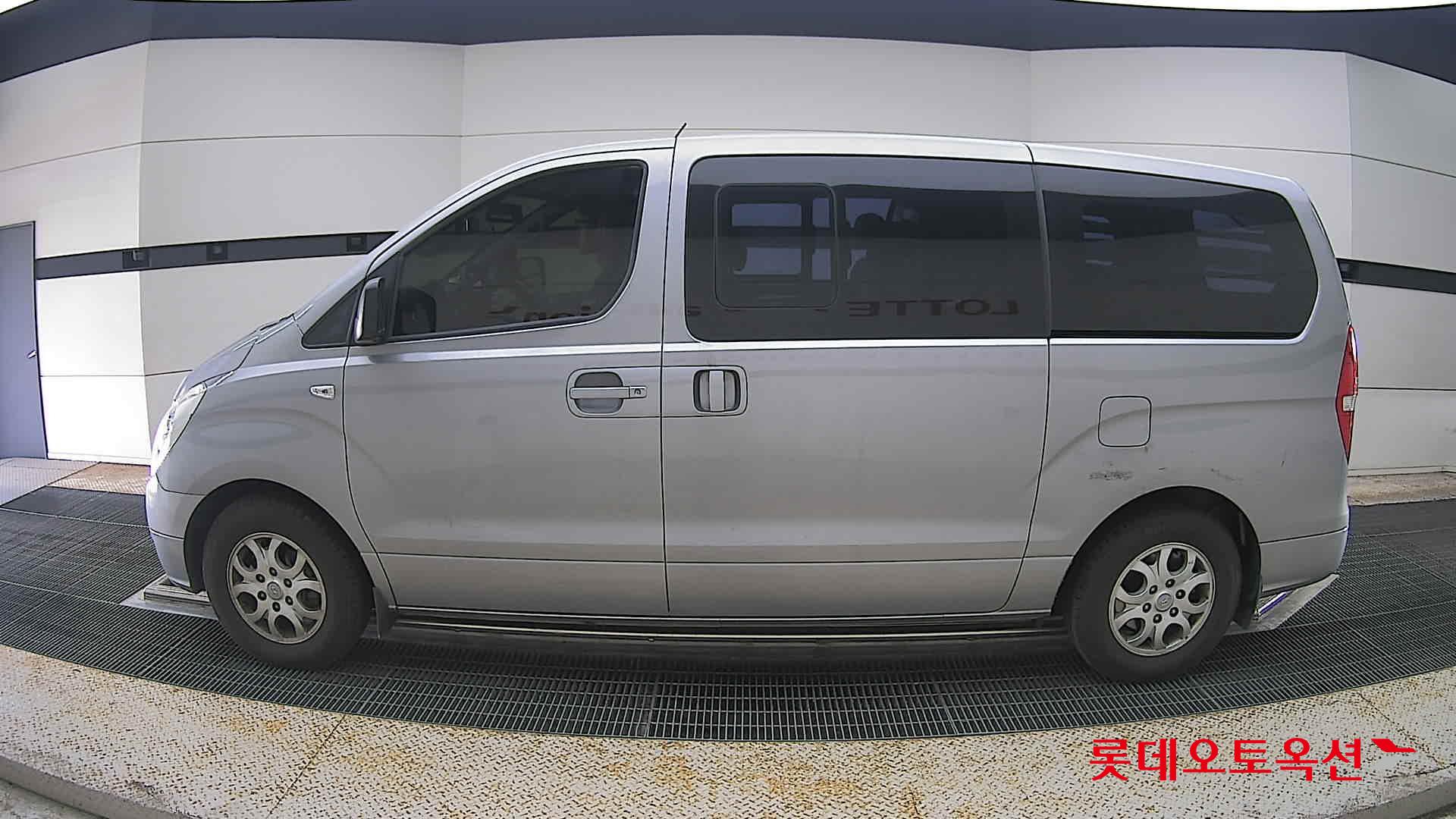 2011 - hyundai grand starex