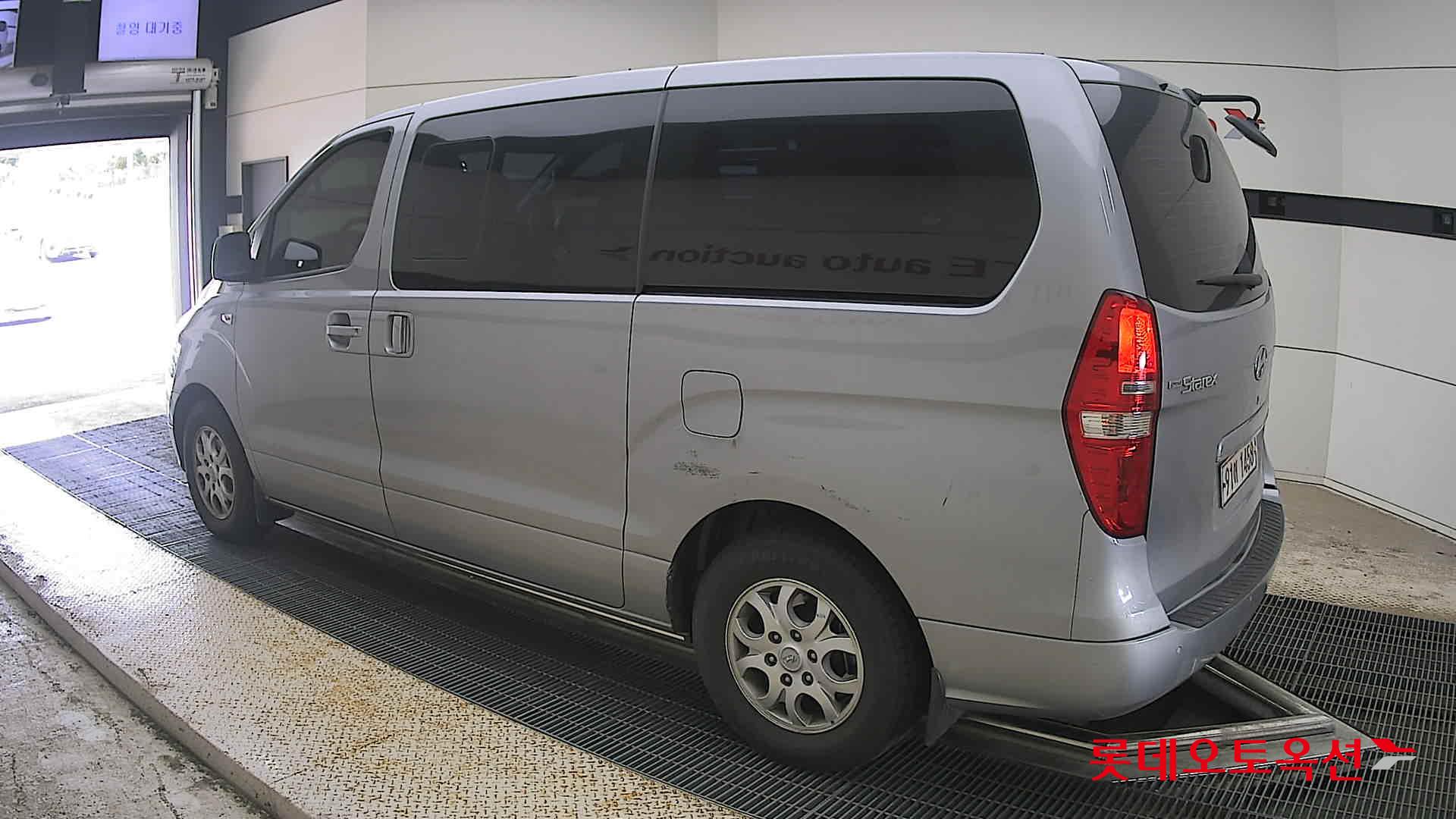 2011 - hyundai grand starex