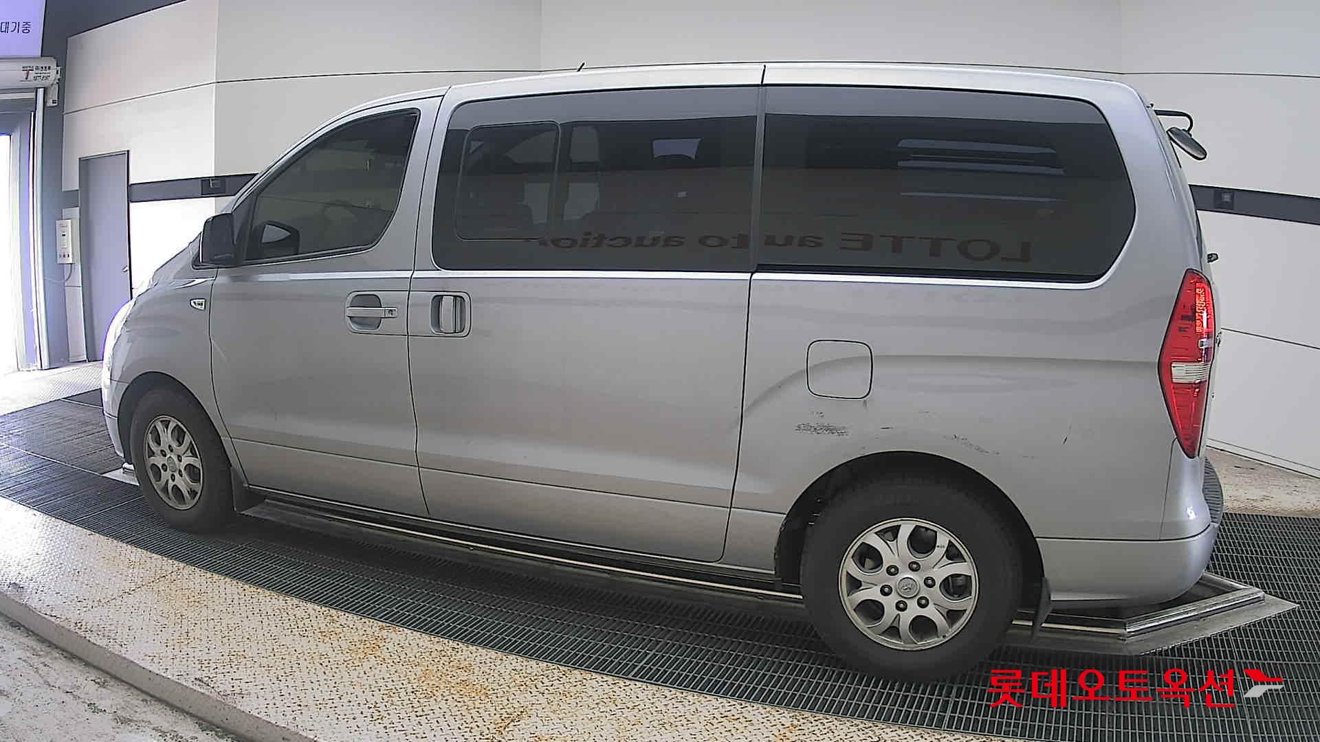2011 - hyundai grand starex