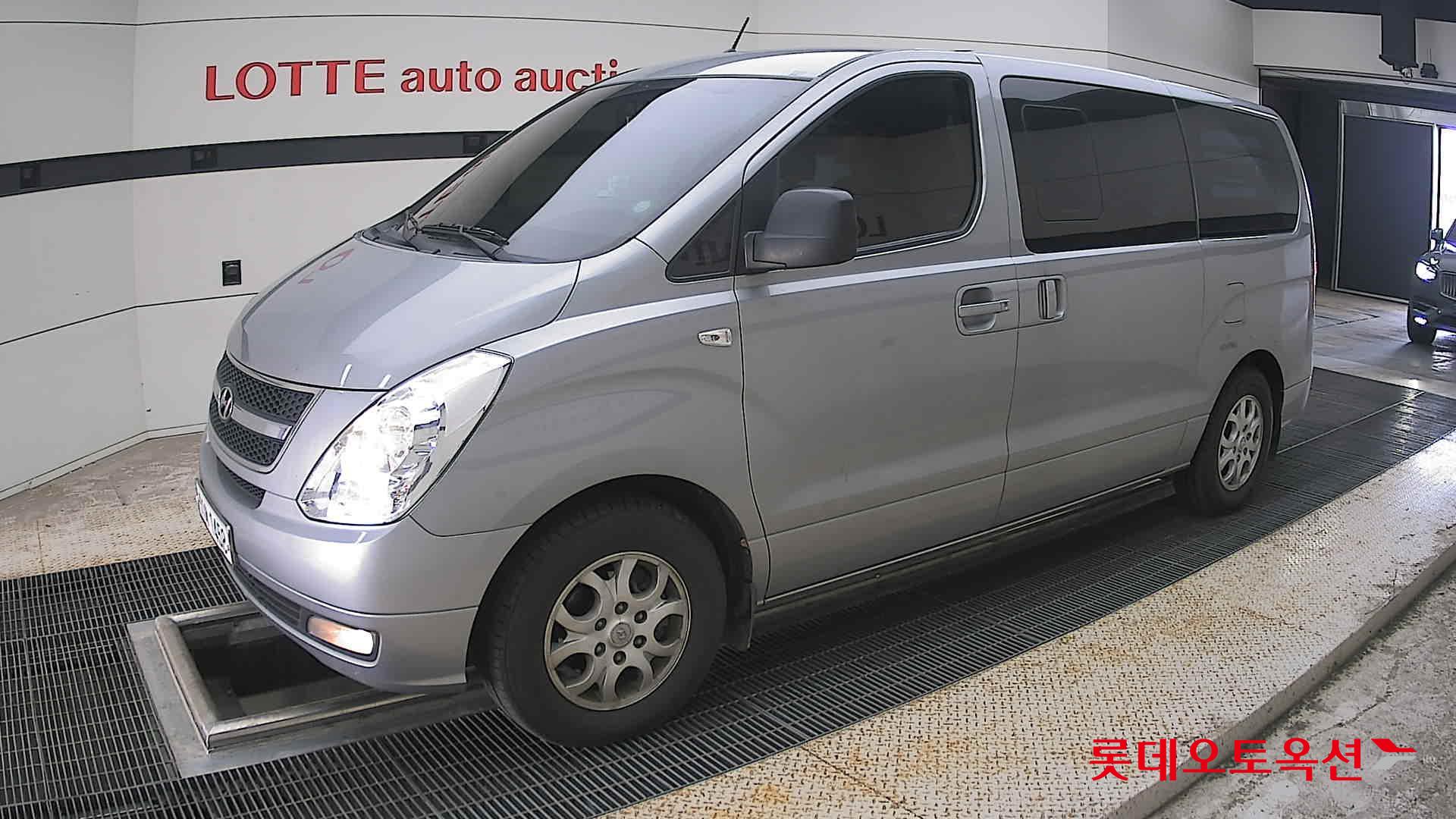 2011 - hyundai grand starex