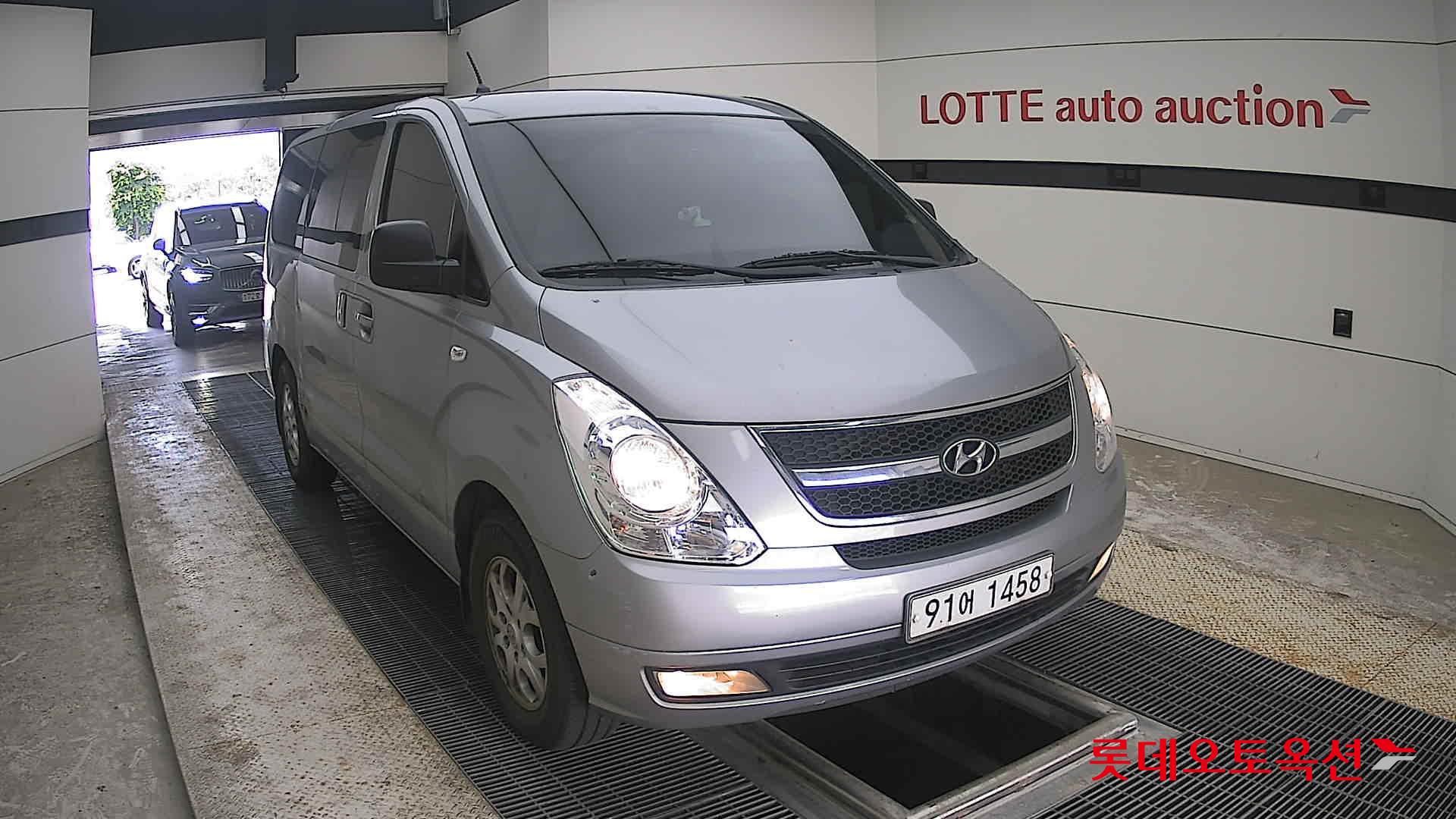 2011 - hyundai grand starex