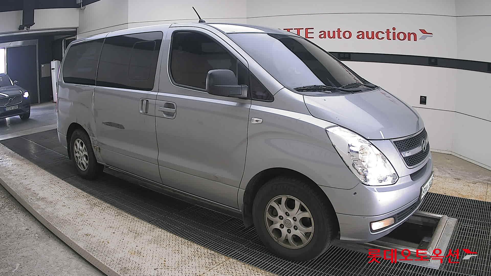 2011 - hyundai grand starex