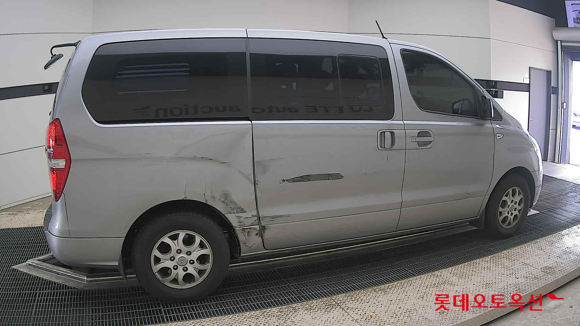 2011 - hyundai grand starex