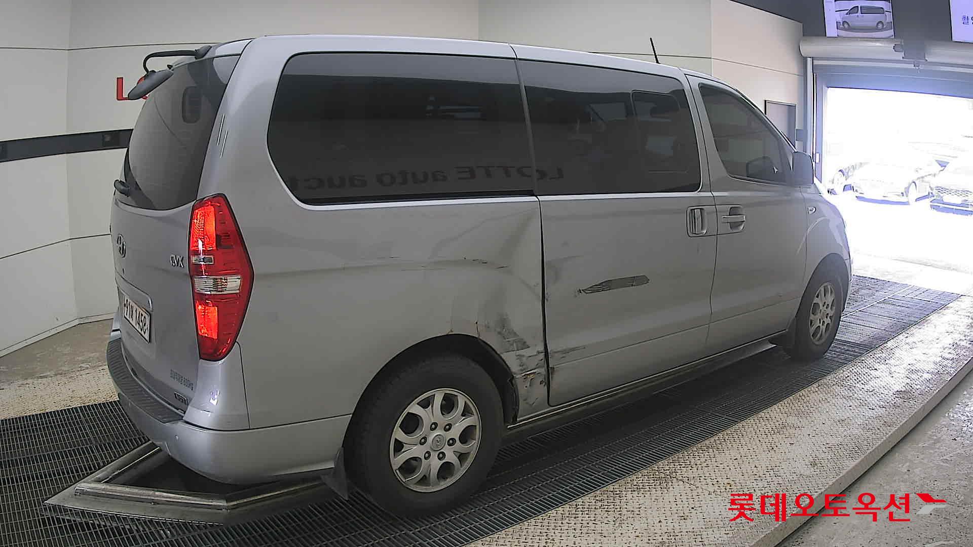 2011 - hyundai grand starex