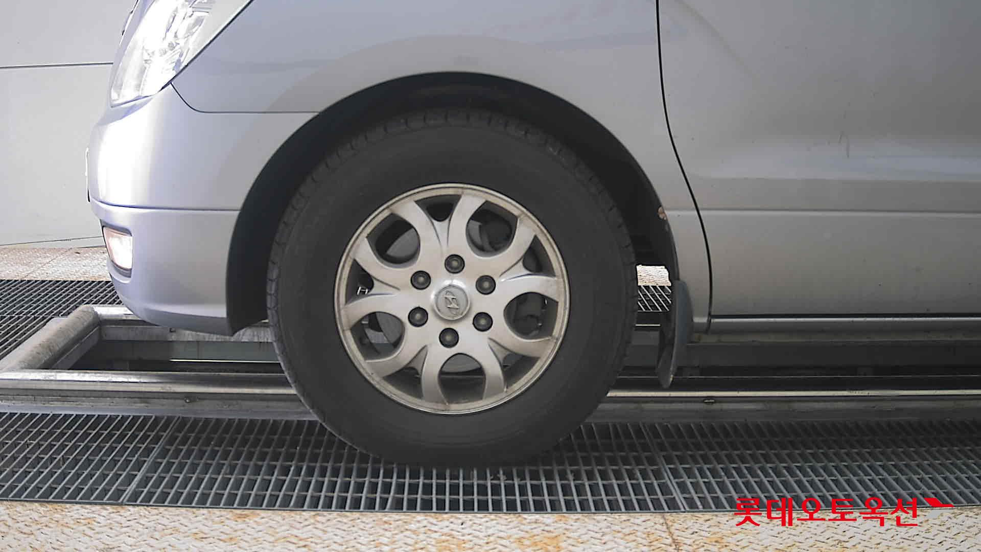 2011 - hyundai grand starex