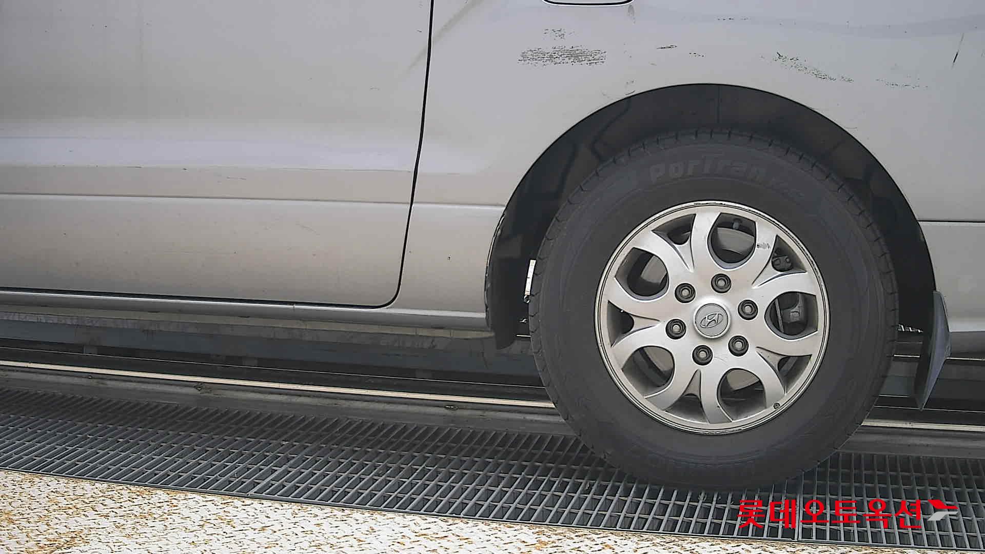 2011 - hyundai grand starex