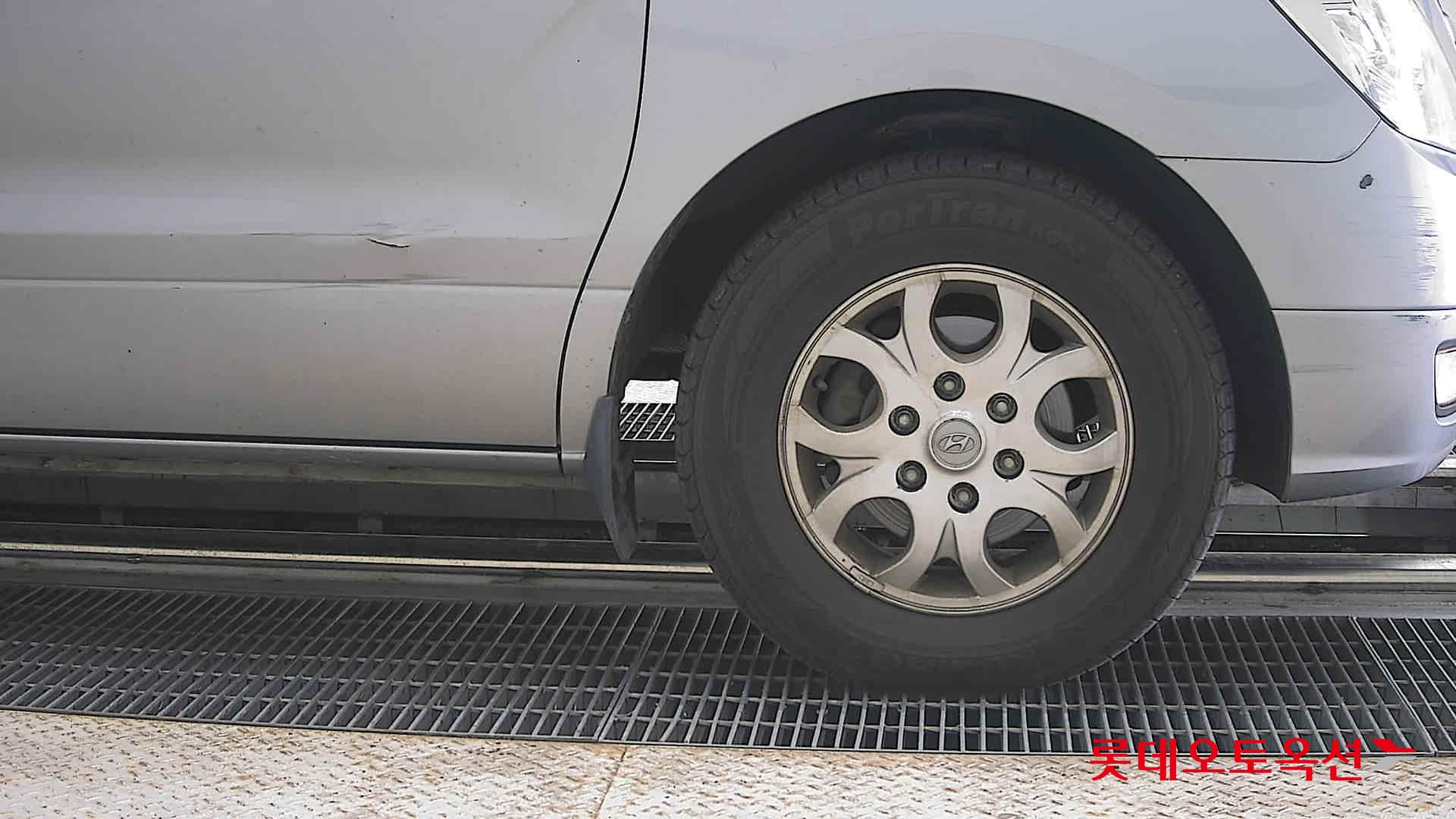 2011 - hyundai grand starex