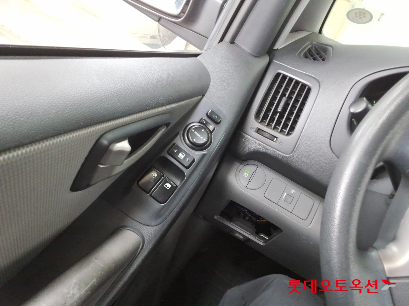 2011 - hyundai grand starex