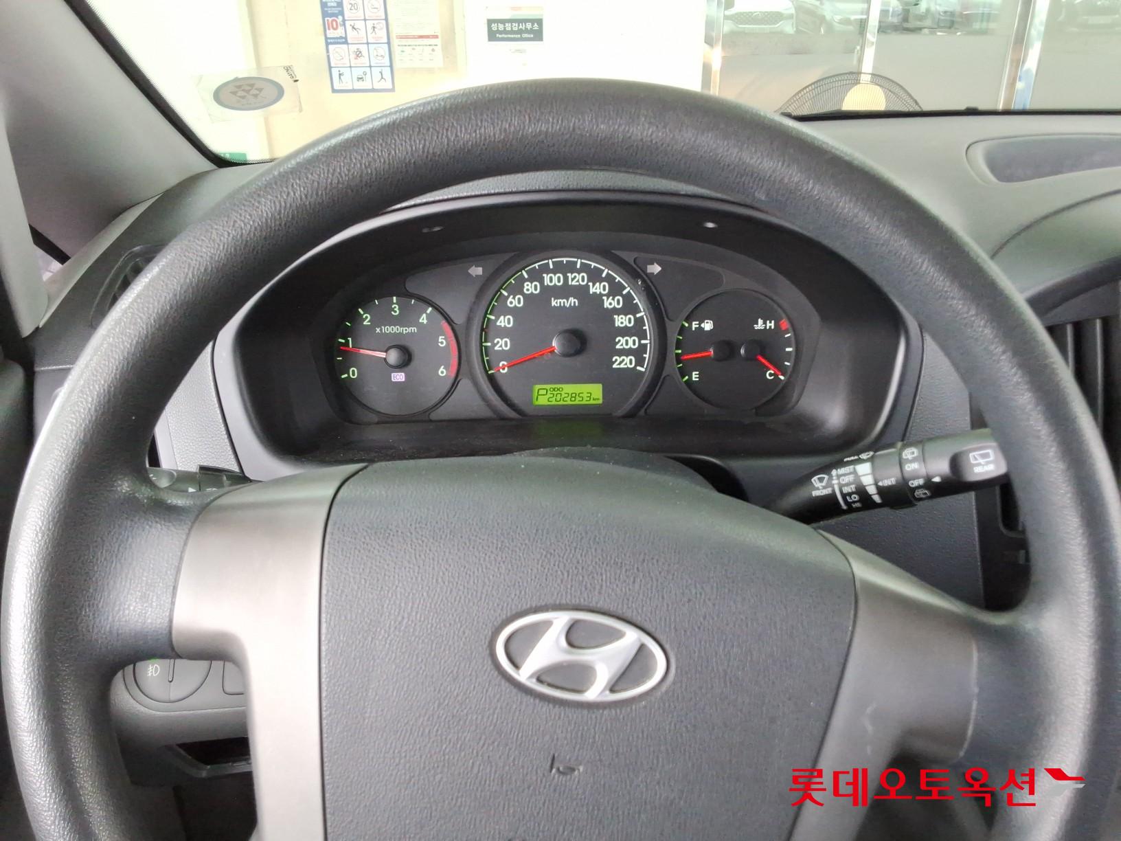 2011 - hyundai grand starex