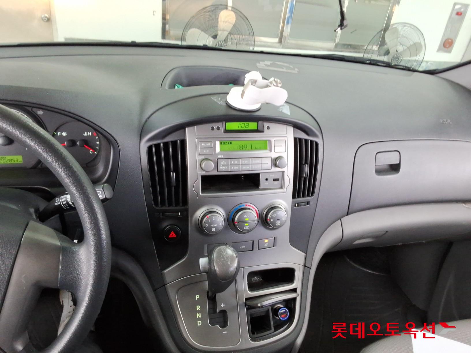 2011 - hyundai grand starex