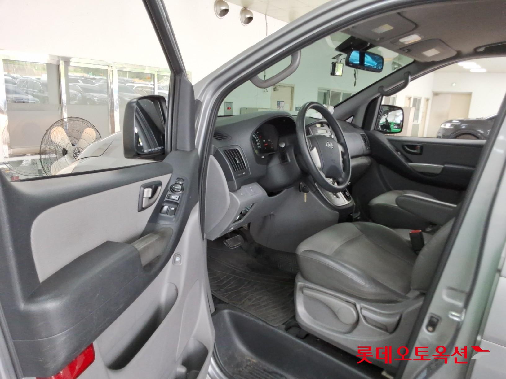 2011 - hyundai grand starex