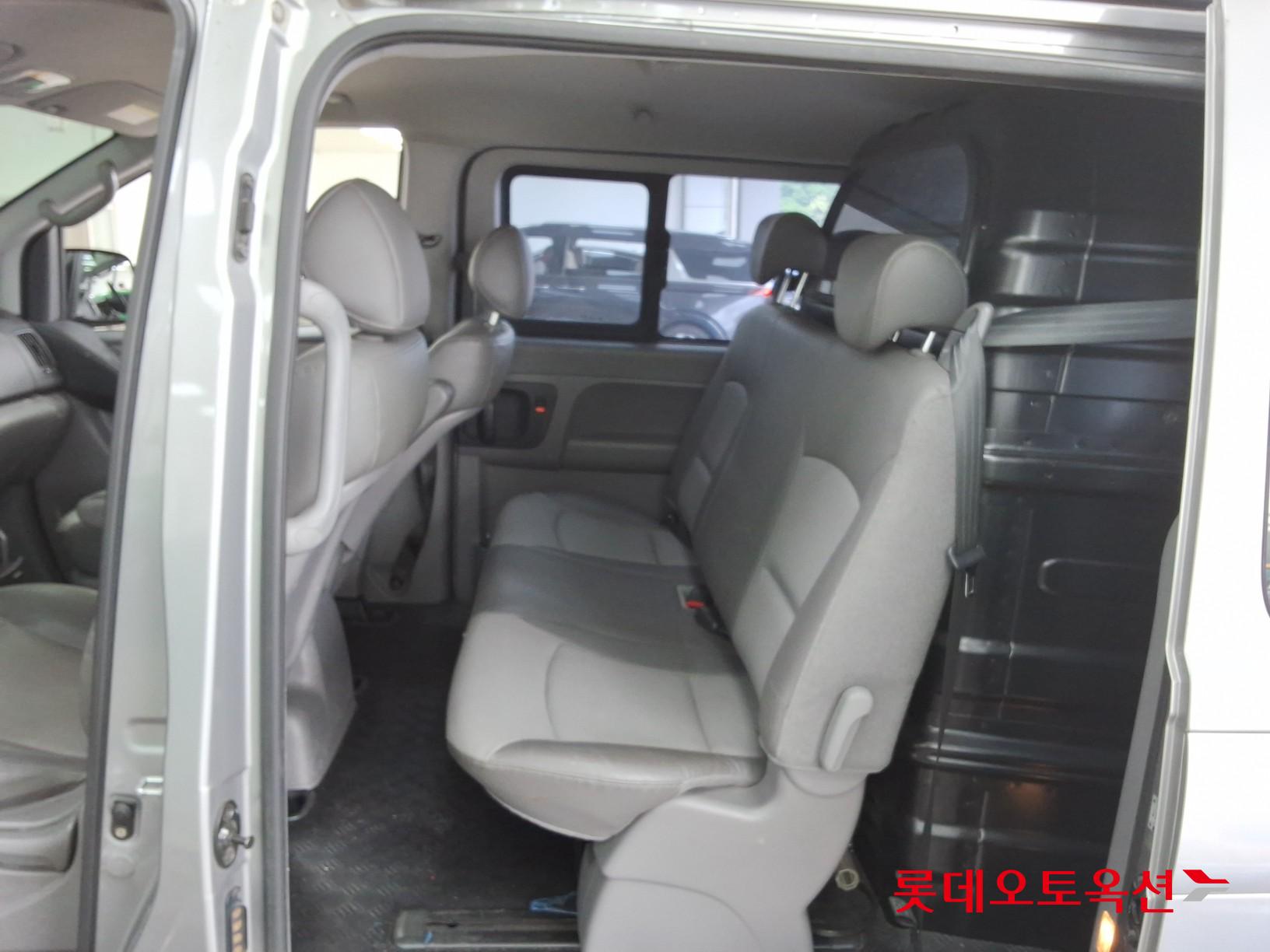 2011 - hyundai grand starex