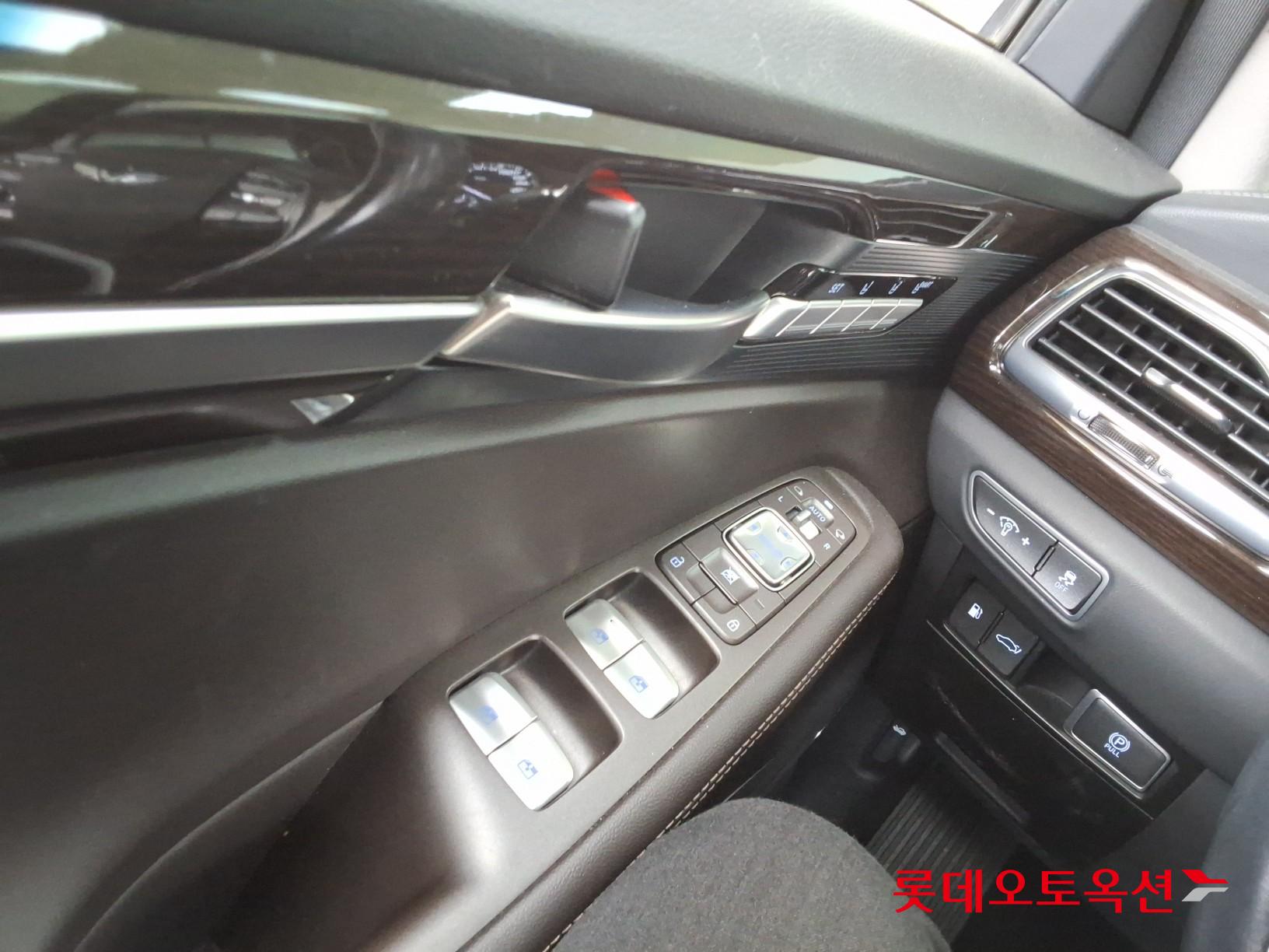 2018 - genesis eq900