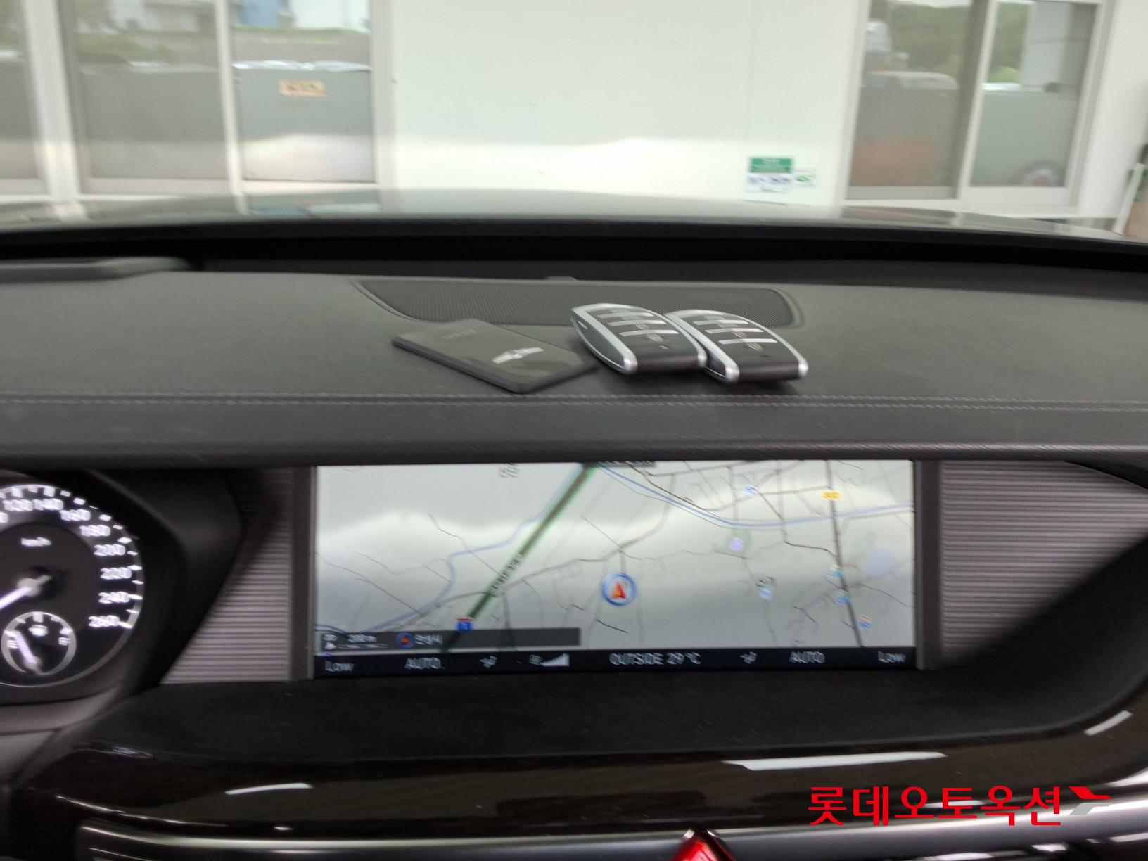 2018 - genesis eq900