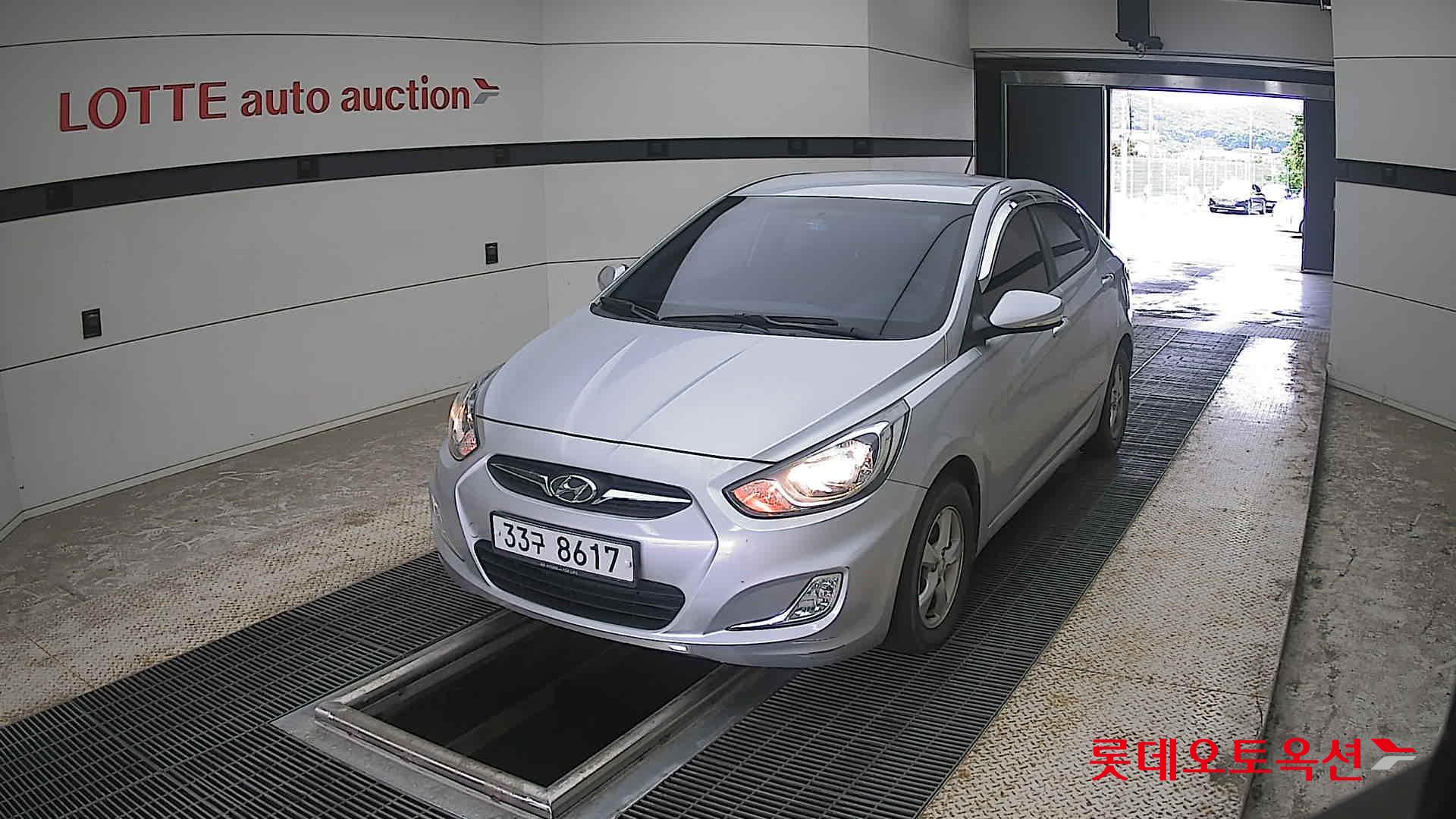 2012 - hyundai accent