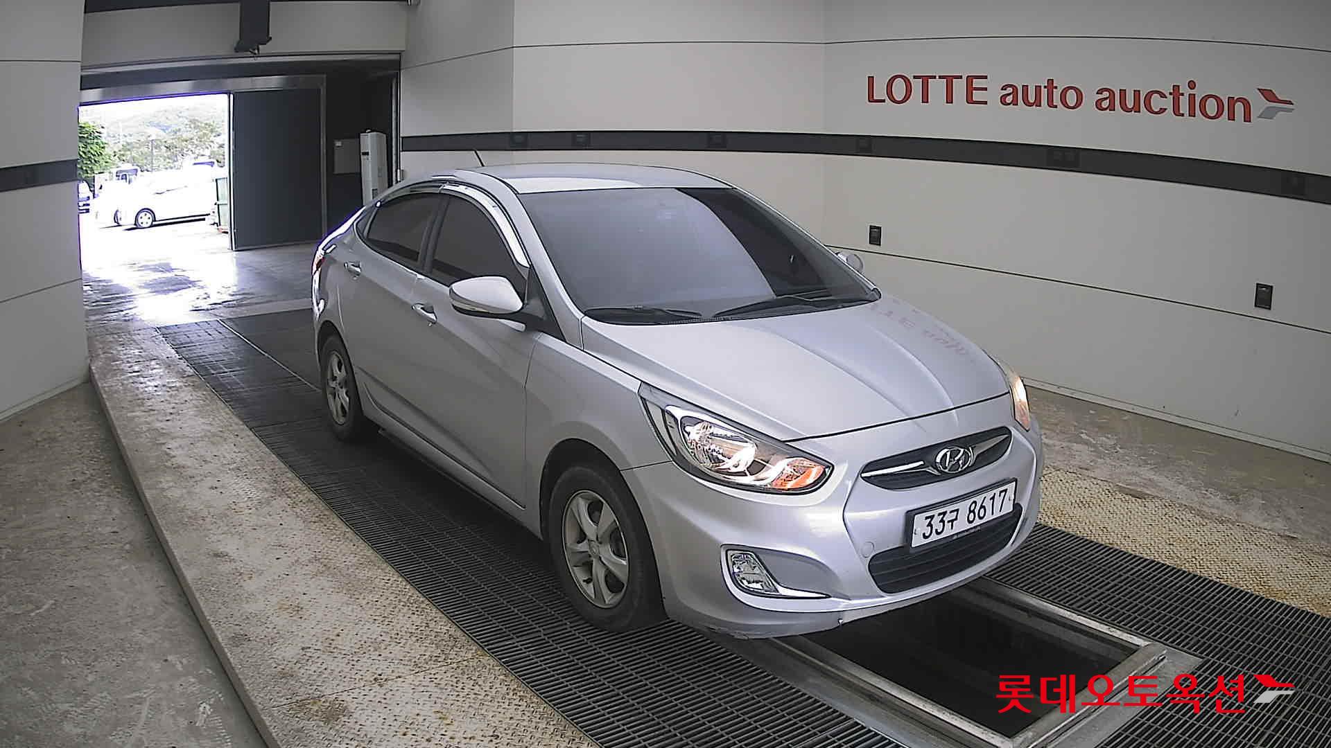 2012 - hyundai accent