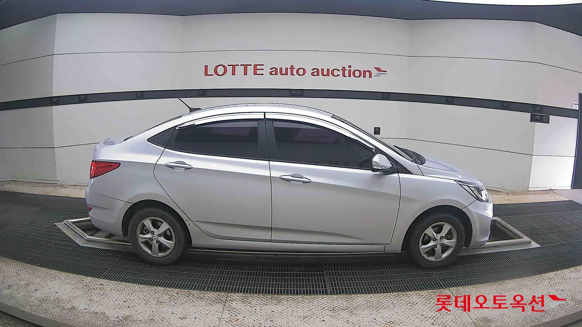 2012 - hyundai accent