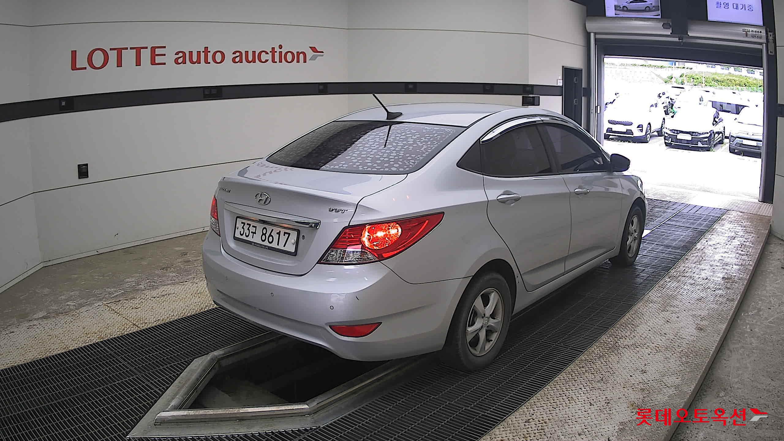 2012 - hyundai accent