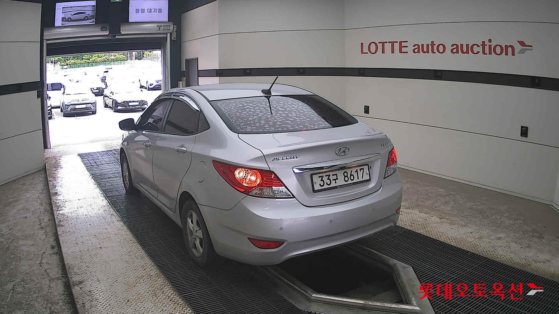 2012 - hyundai accent
