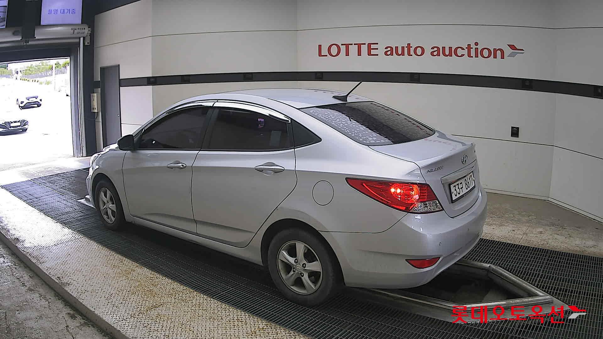 2012 - hyundai accent