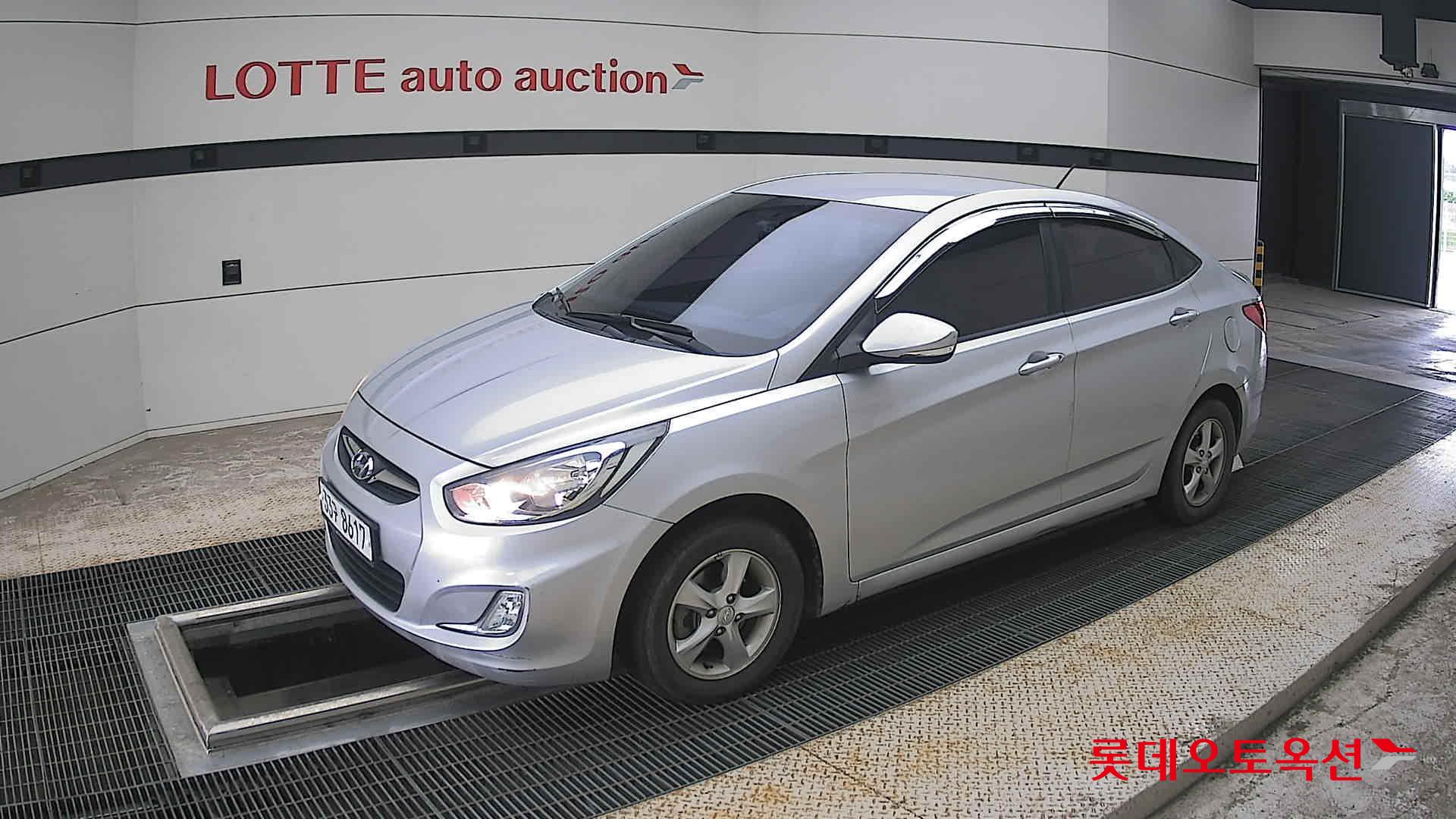 2012 - hyundai accent