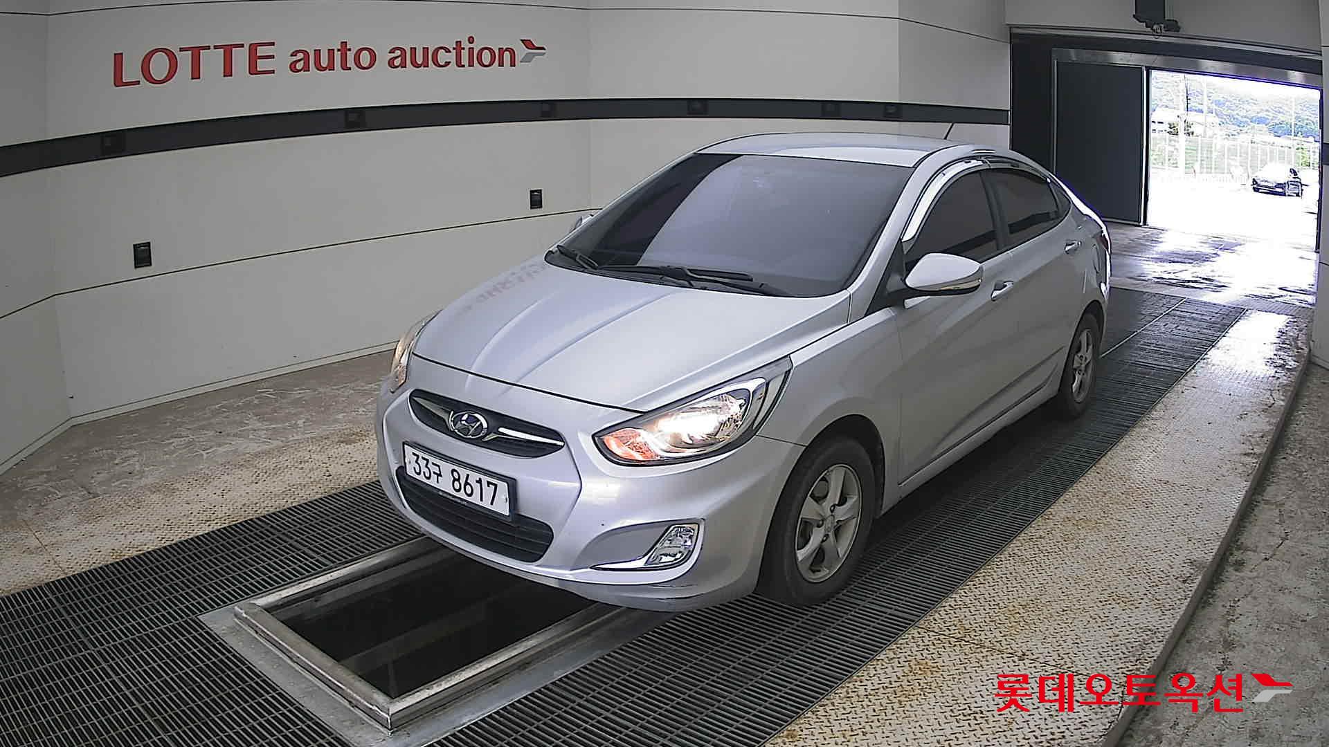 2012 - hyundai accent