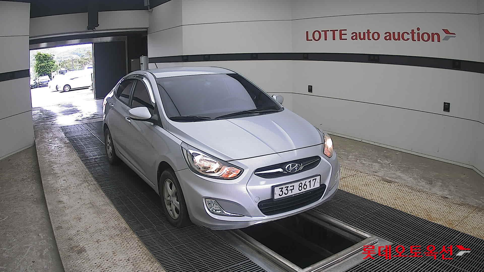 2012 - hyundai accent