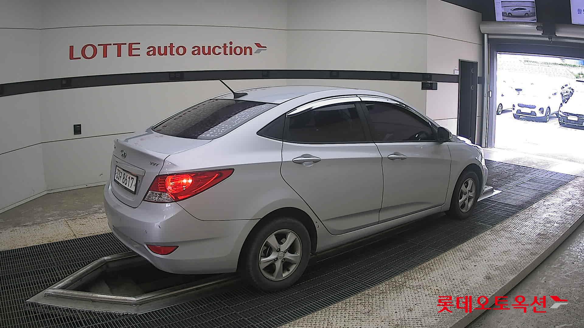 2012 - hyundai accent