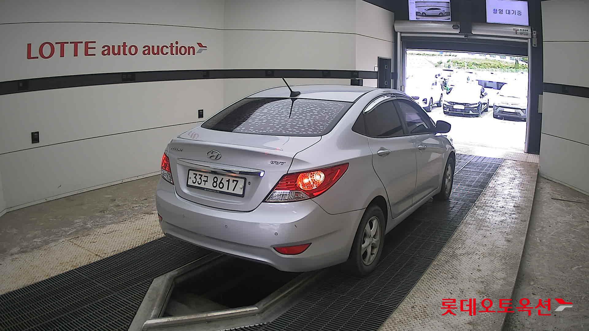 2012 - hyundai accent