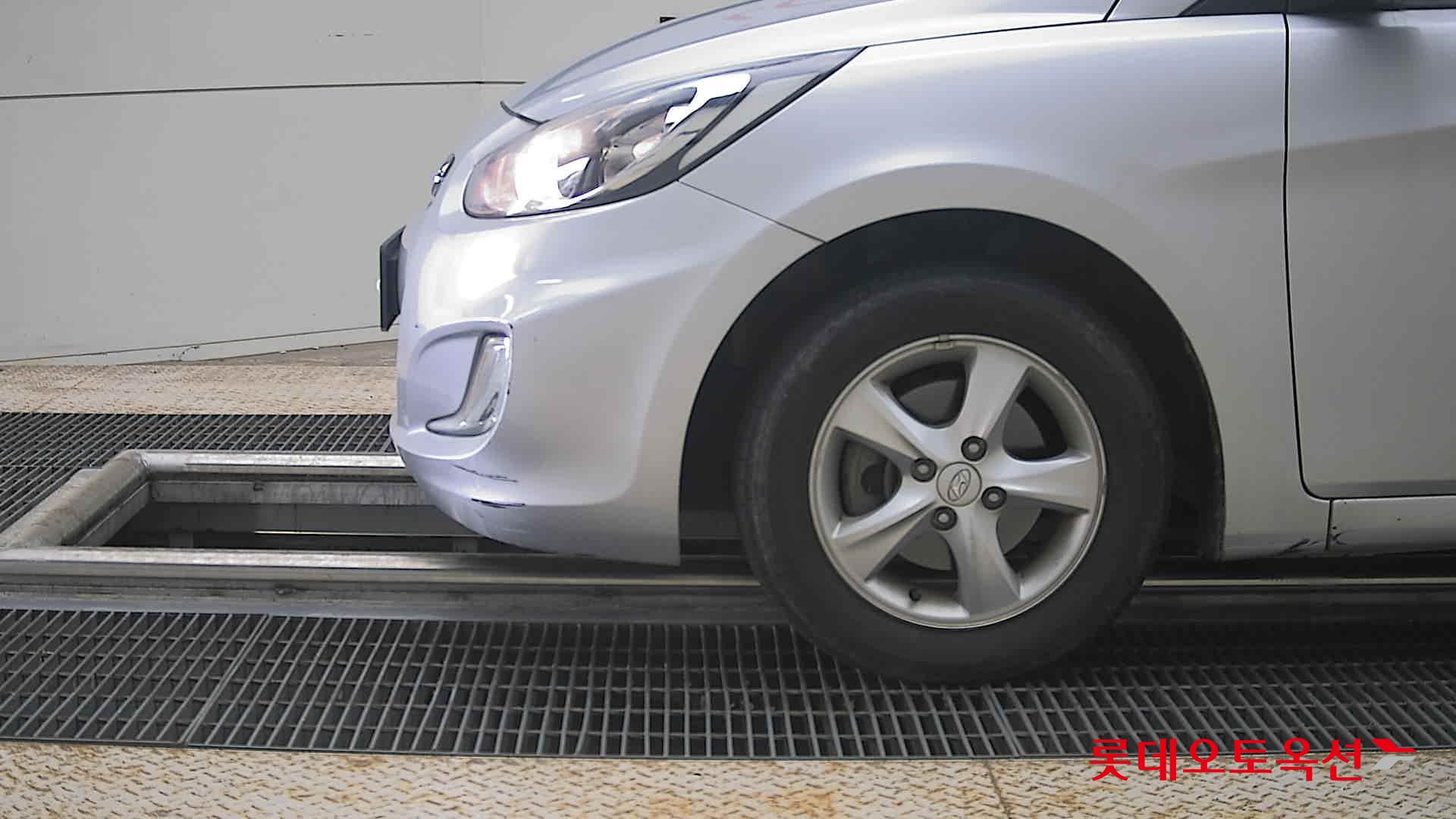 2012 - hyundai accent