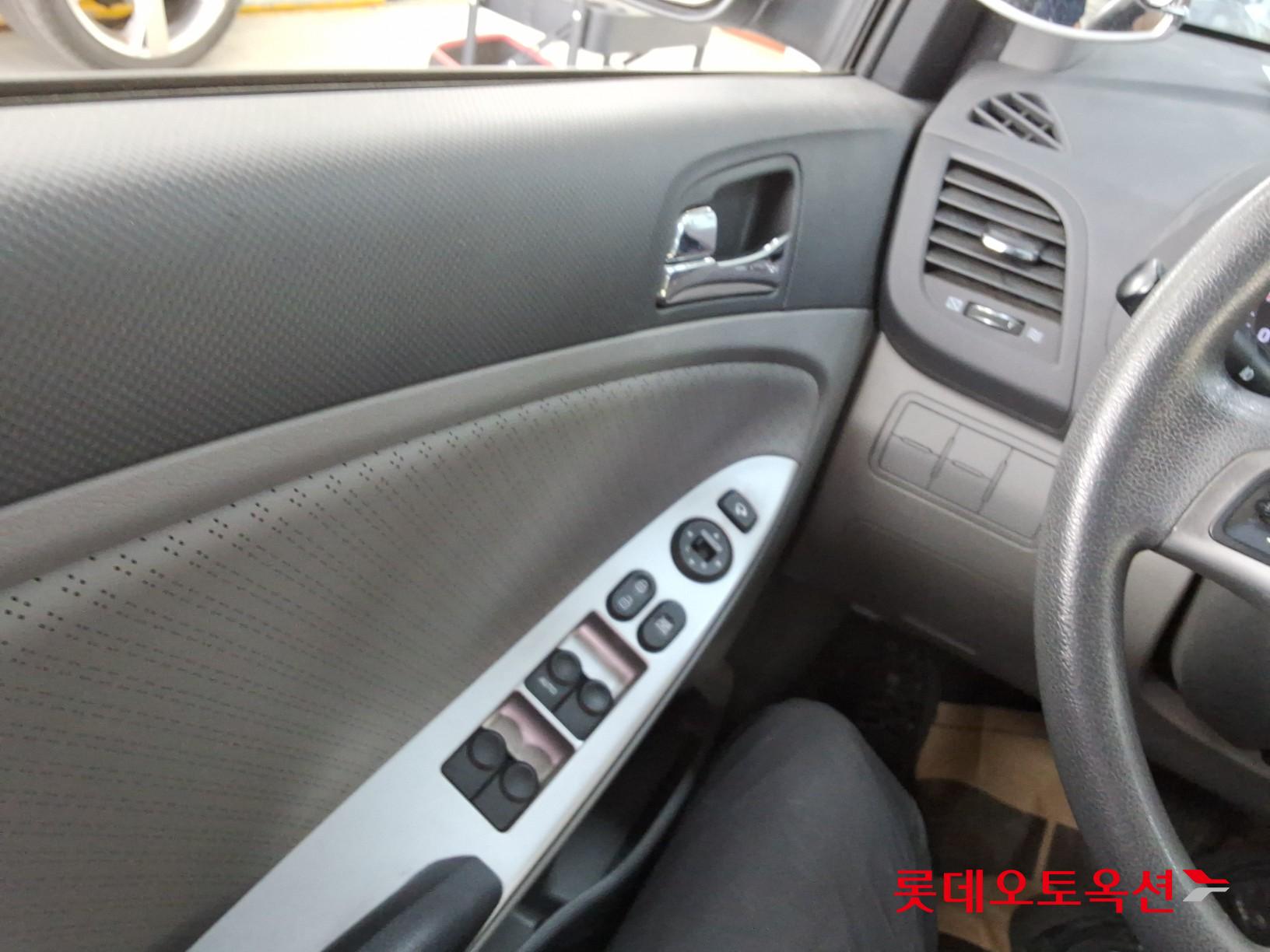 2012 - hyundai accent