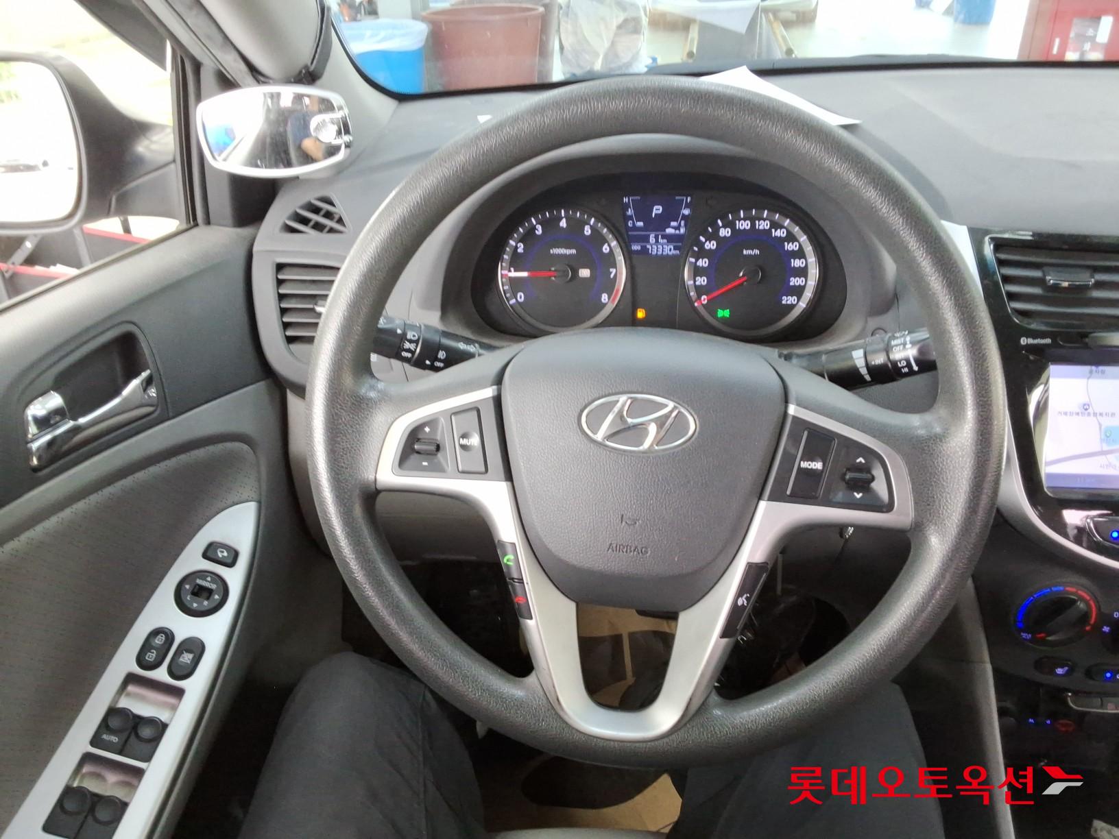 2012 - hyundai accent