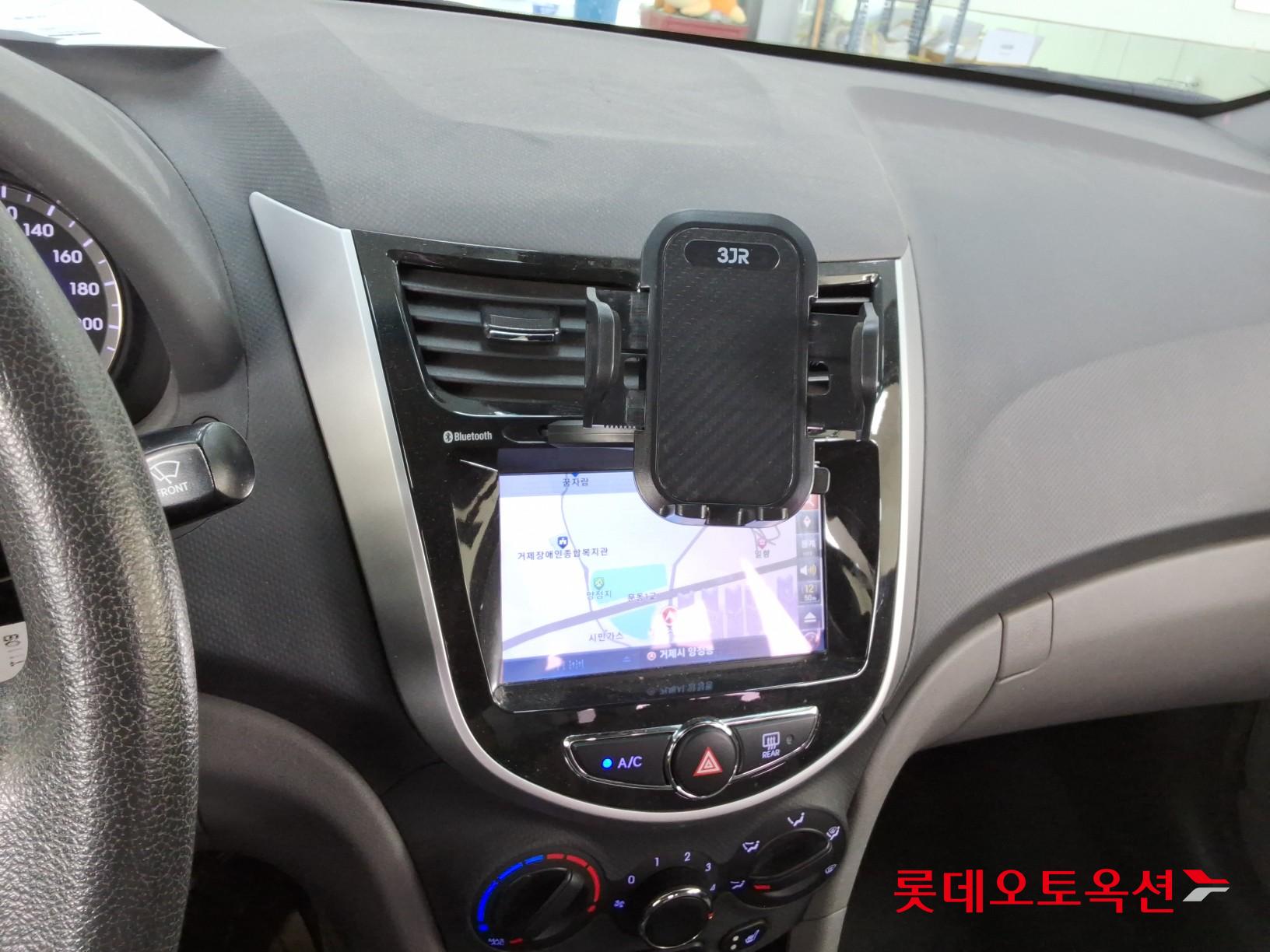 2012 - hyundai accent