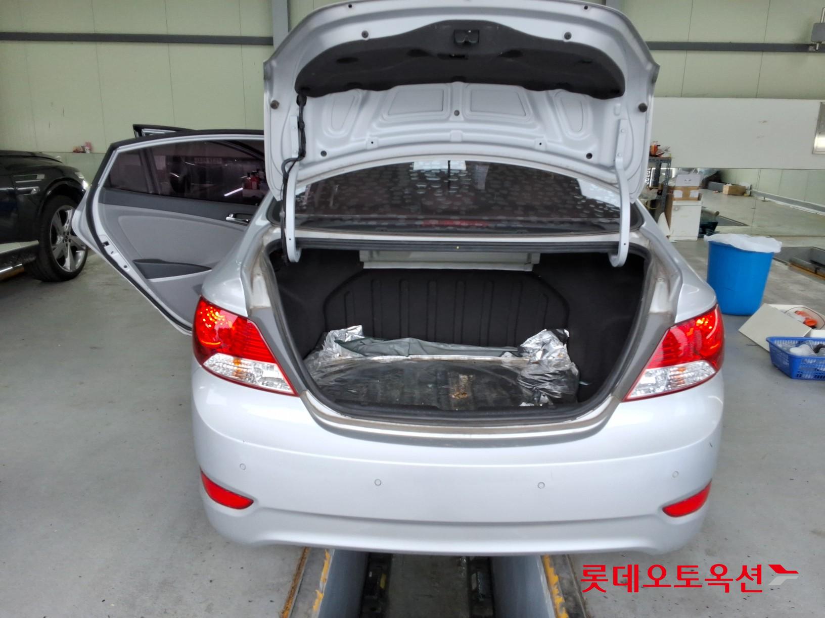 2012 - hyundai accent