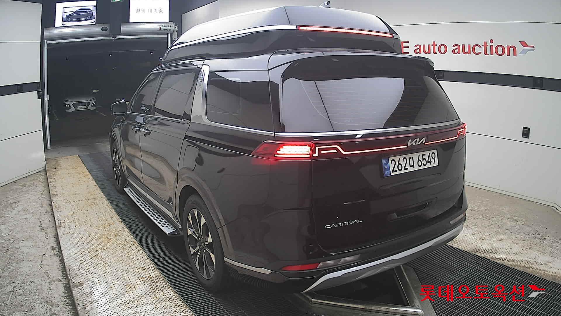 2022 - kia carnival