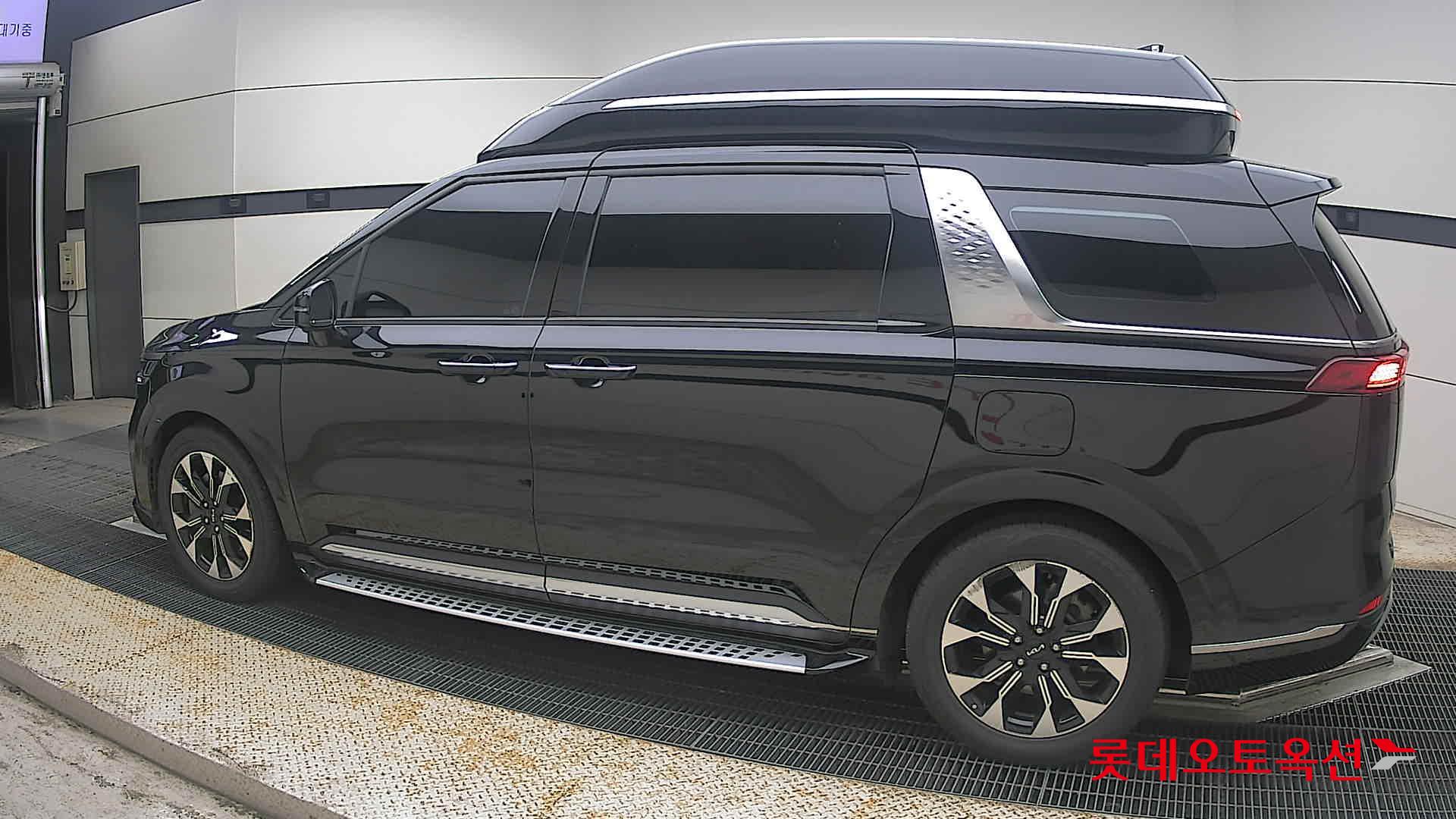 2022 - kia carnival