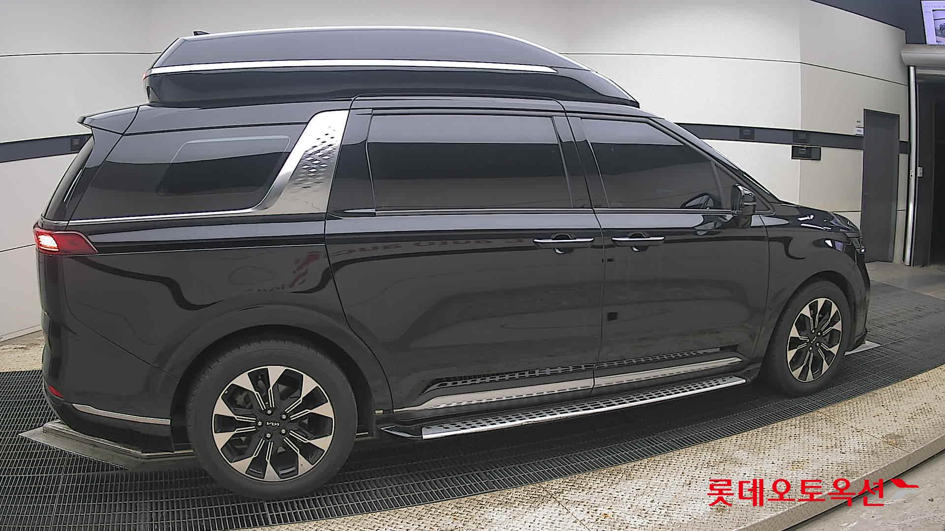 2022 - kia carnival